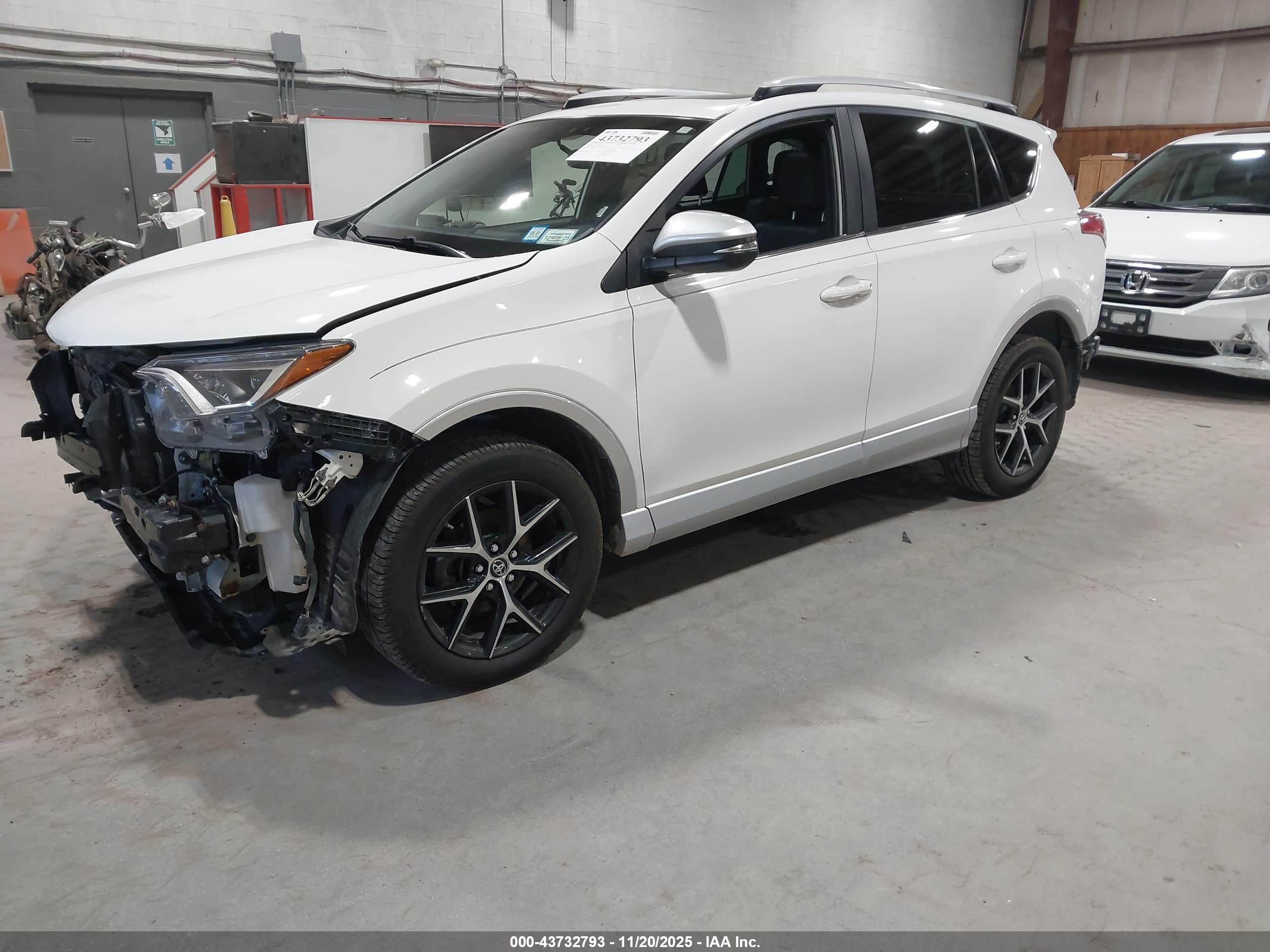 TOYOTA RAV4 image 2