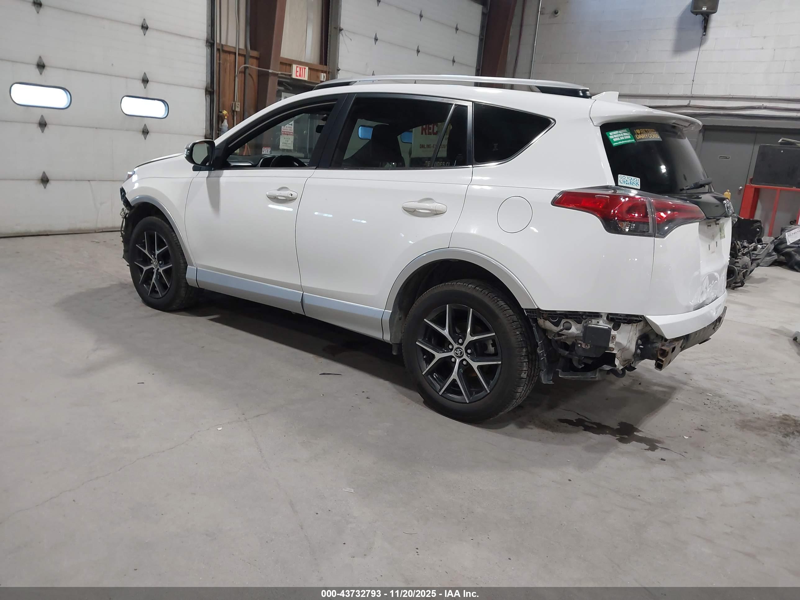TOYOTA RAV4 image 3