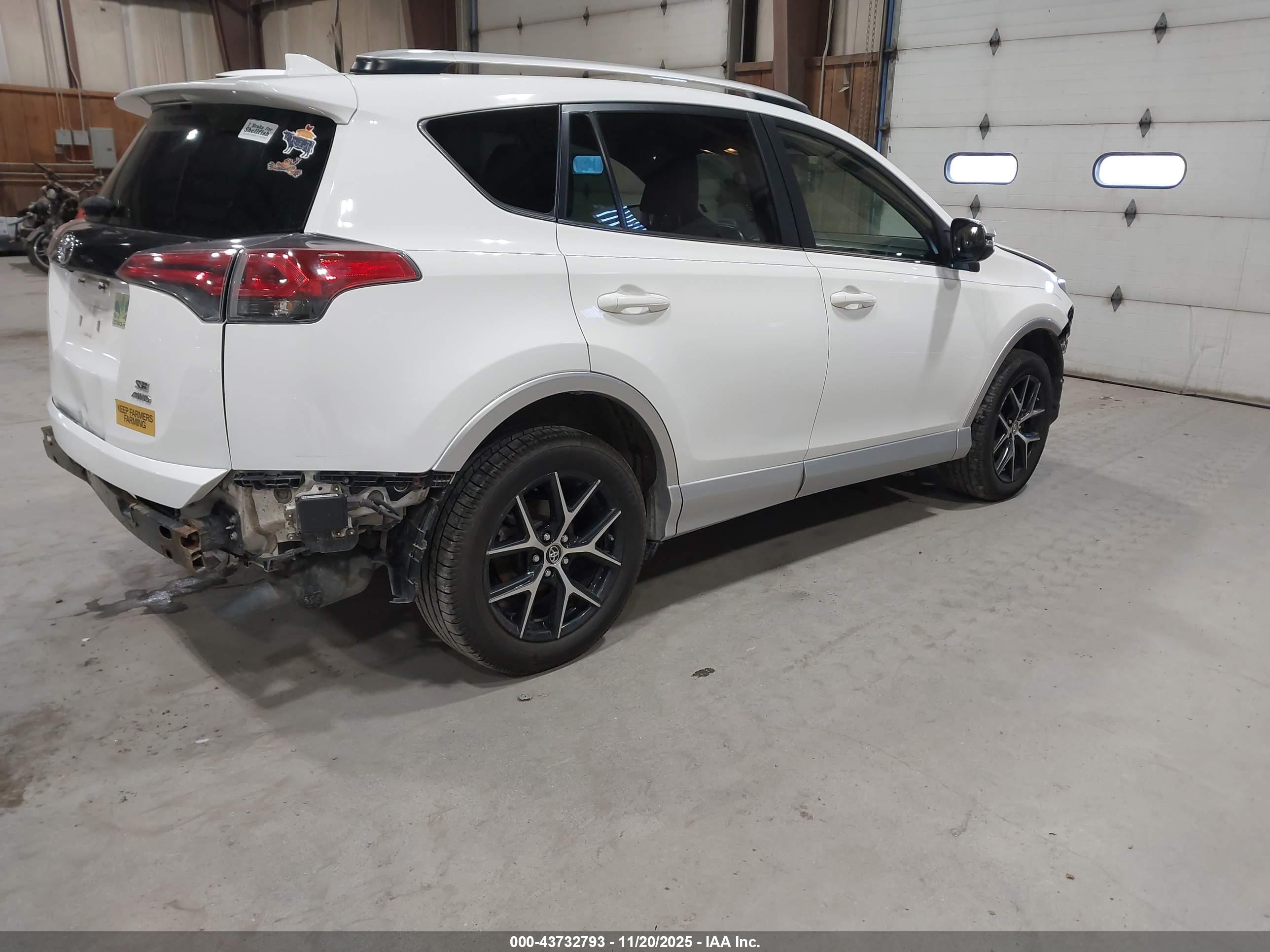 TOYOTA RAV4 image 4