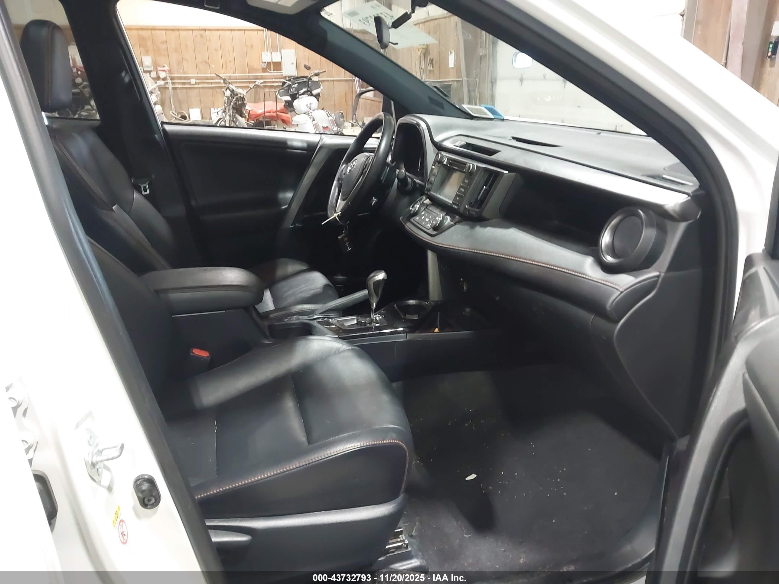 TOYOTA RAV4 image 5