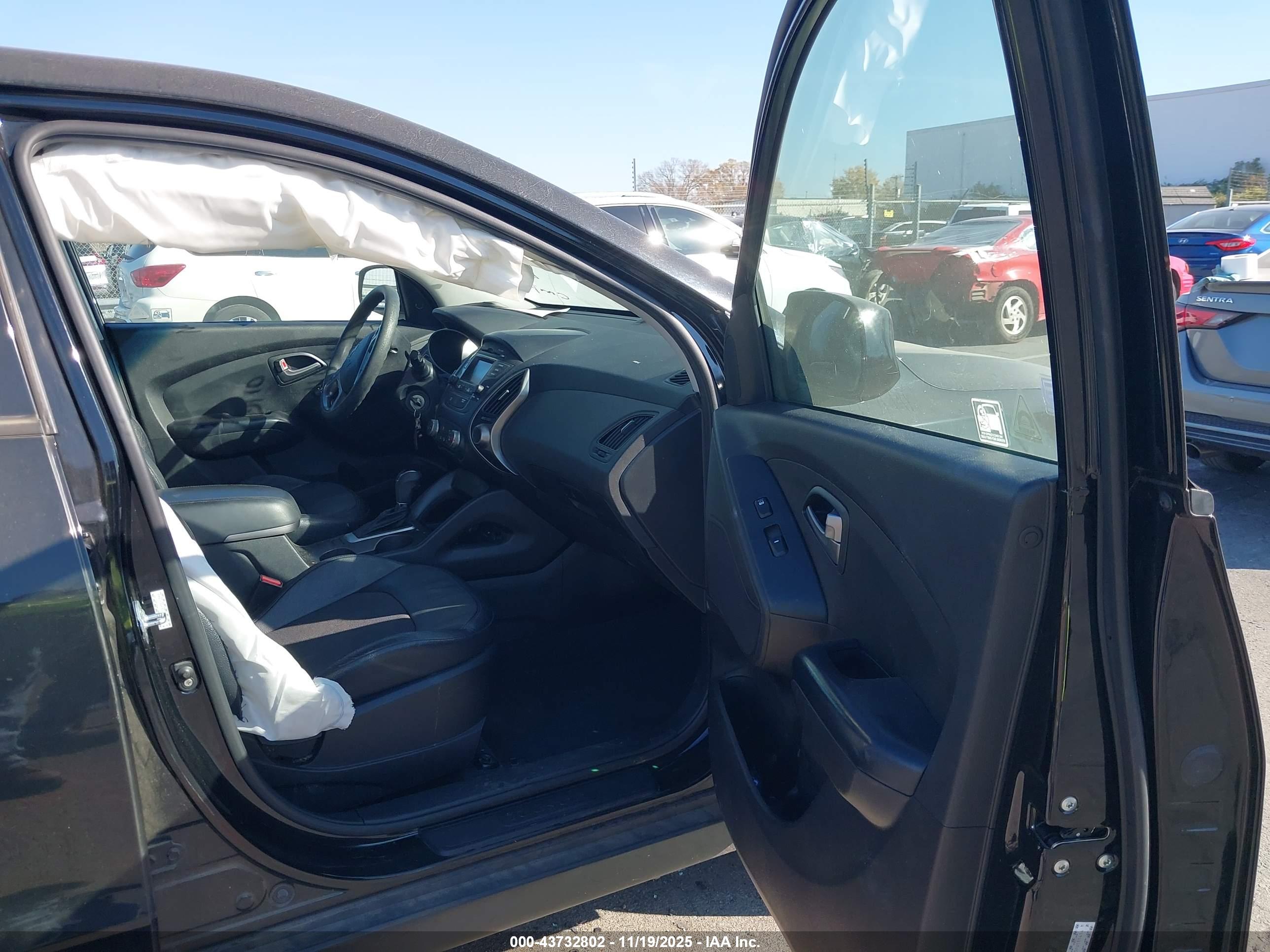 HYUNDAI TUCSON image 5