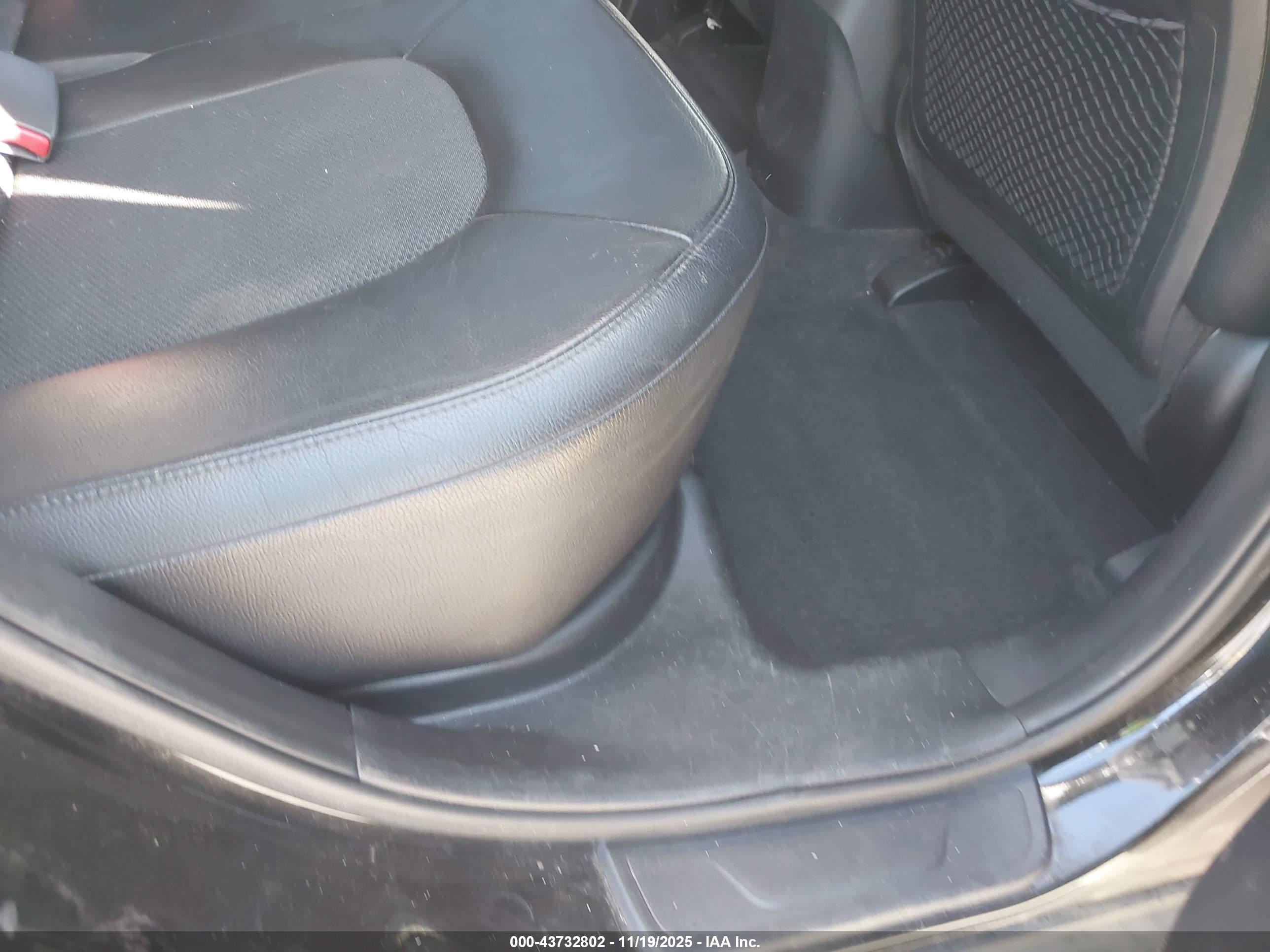 HYUNDAI TUCSON image 8