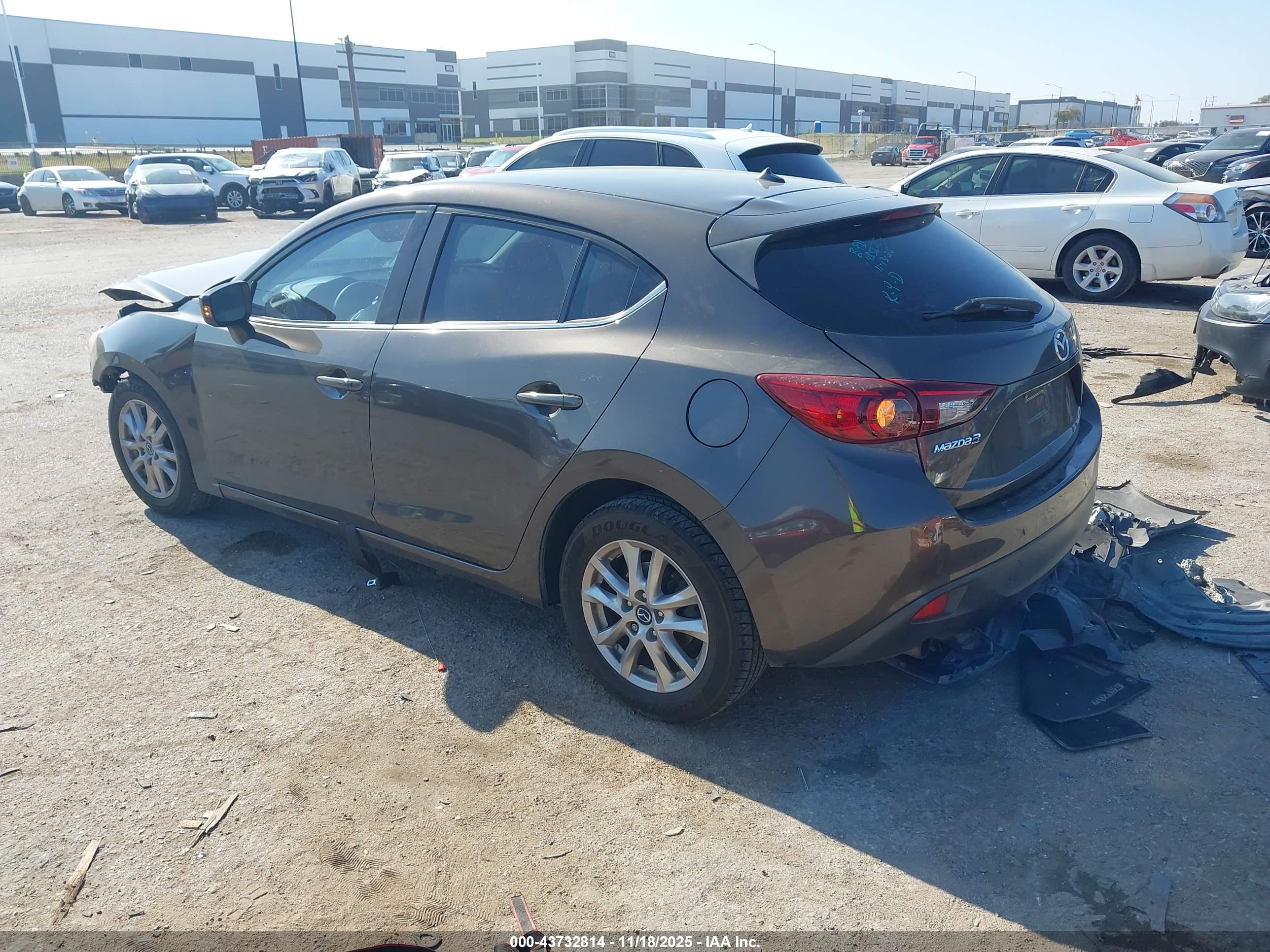 MAZDA MAZDA3 image 3
