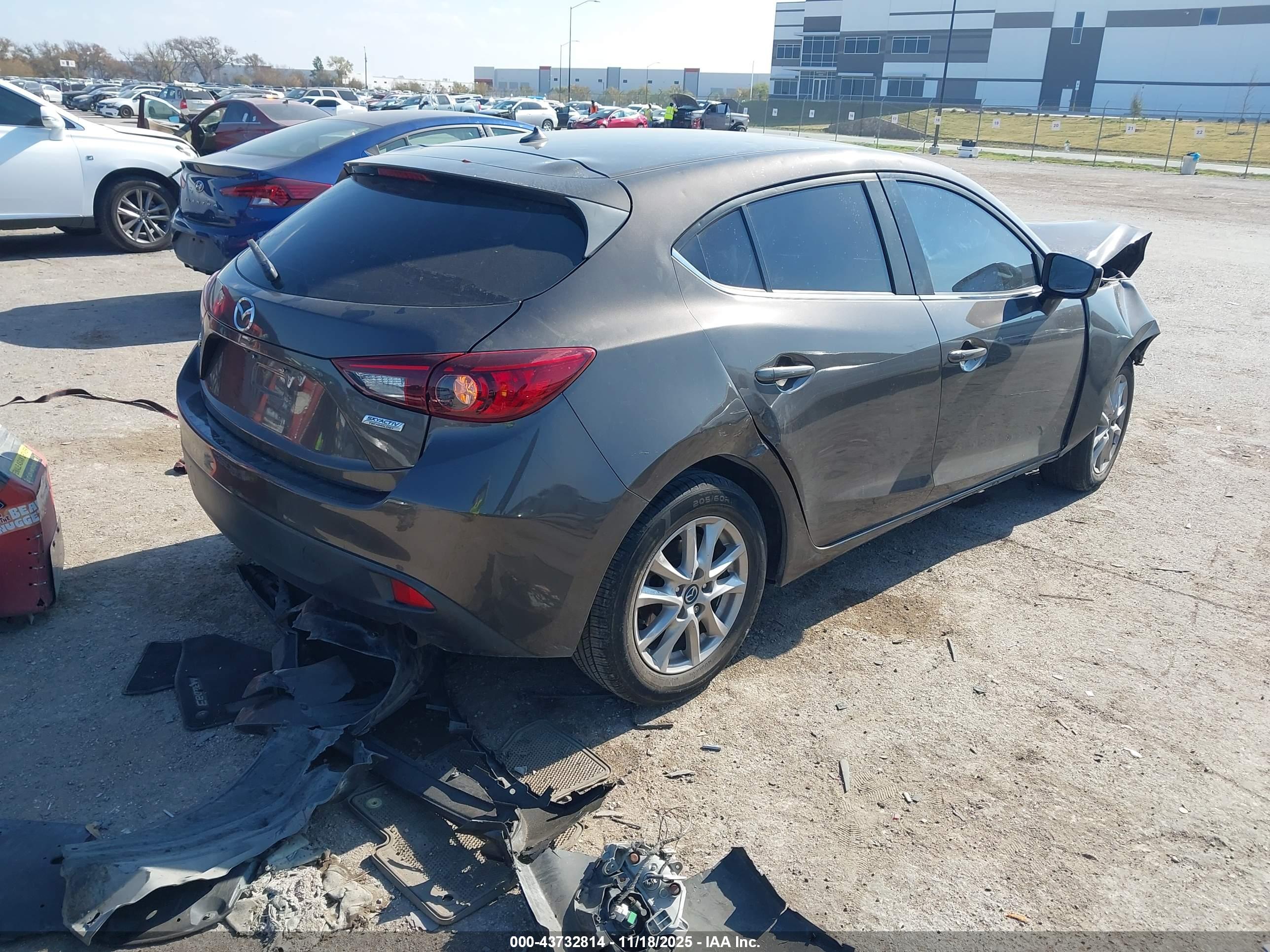MAZDA MAZDA3 image 4