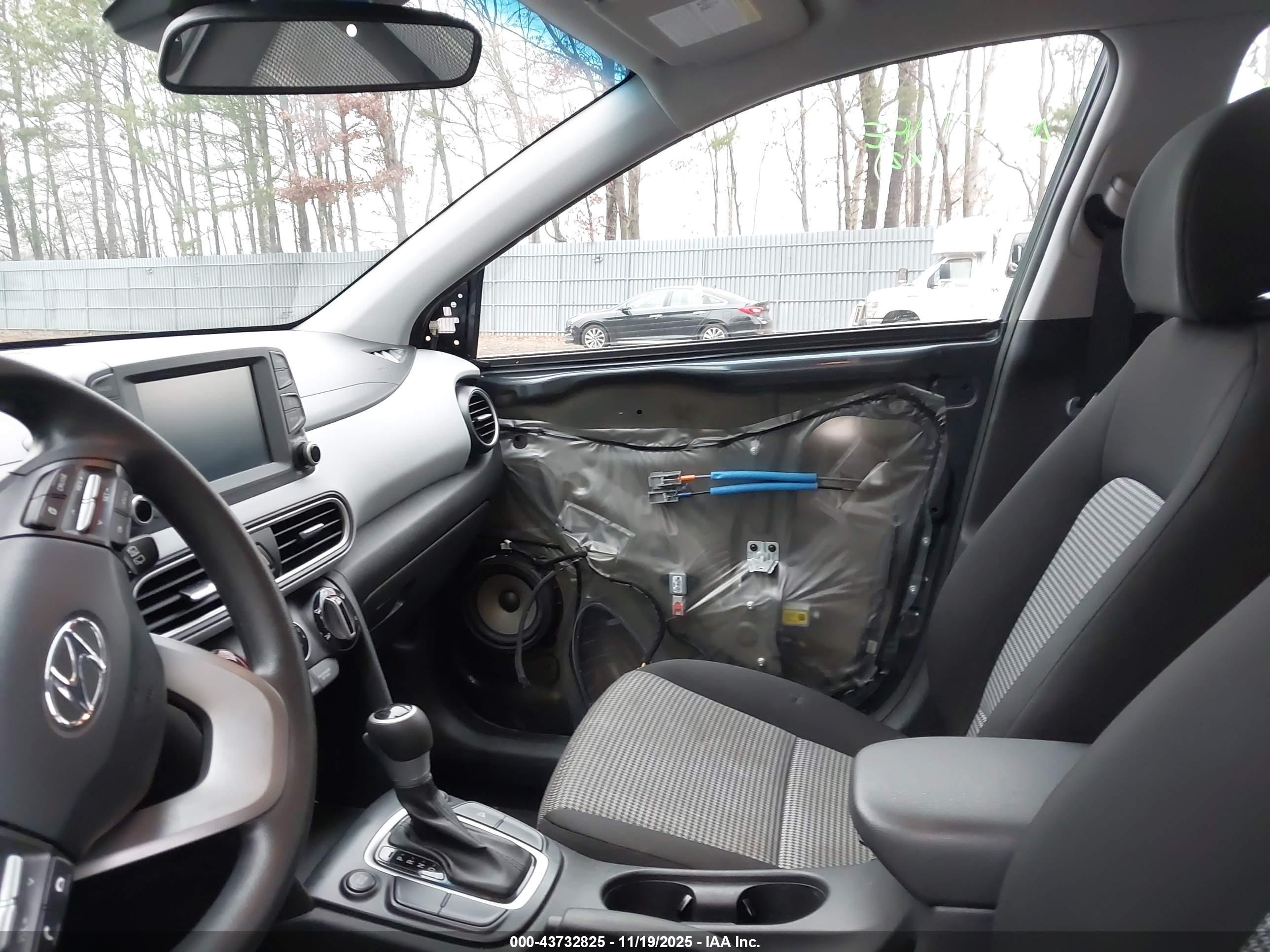 HYUNDAI KONA image 5