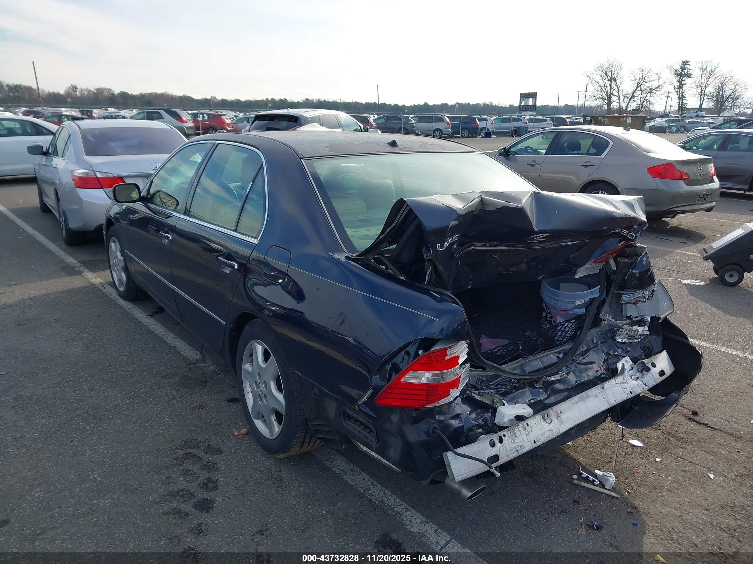 LEXUS LS image 3