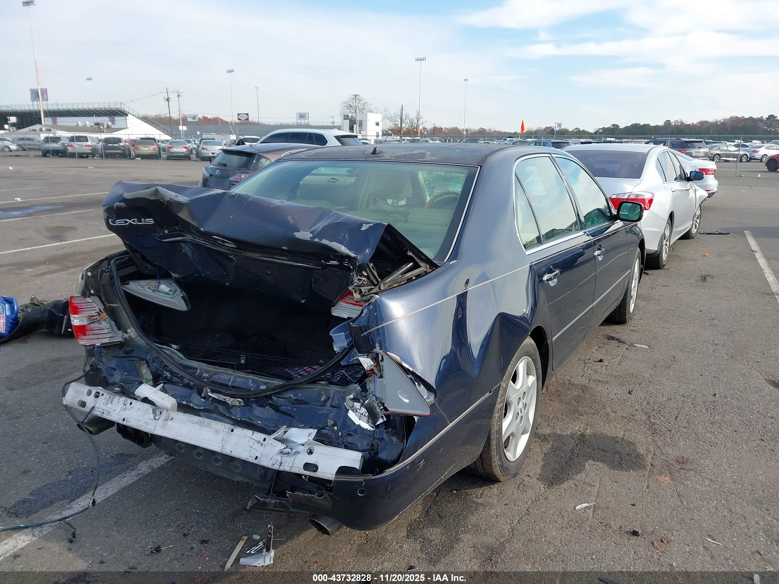 LEXUS LS image 4