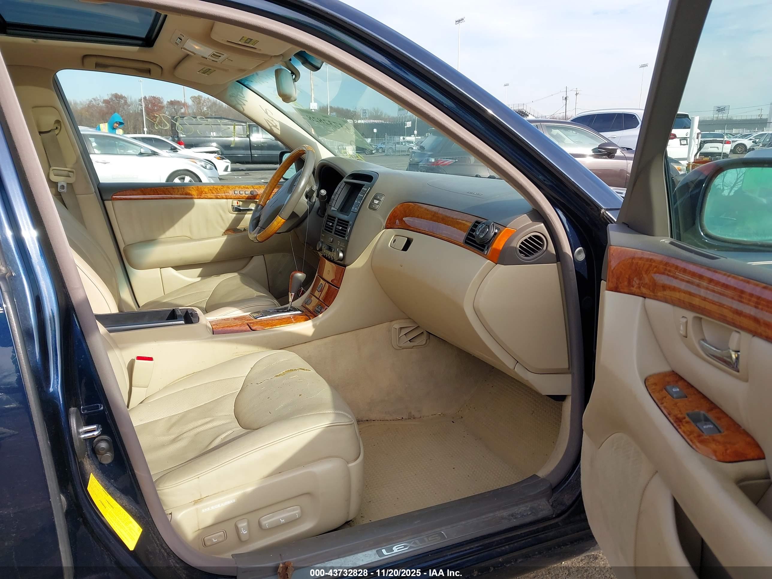 LEXUS LS image 5