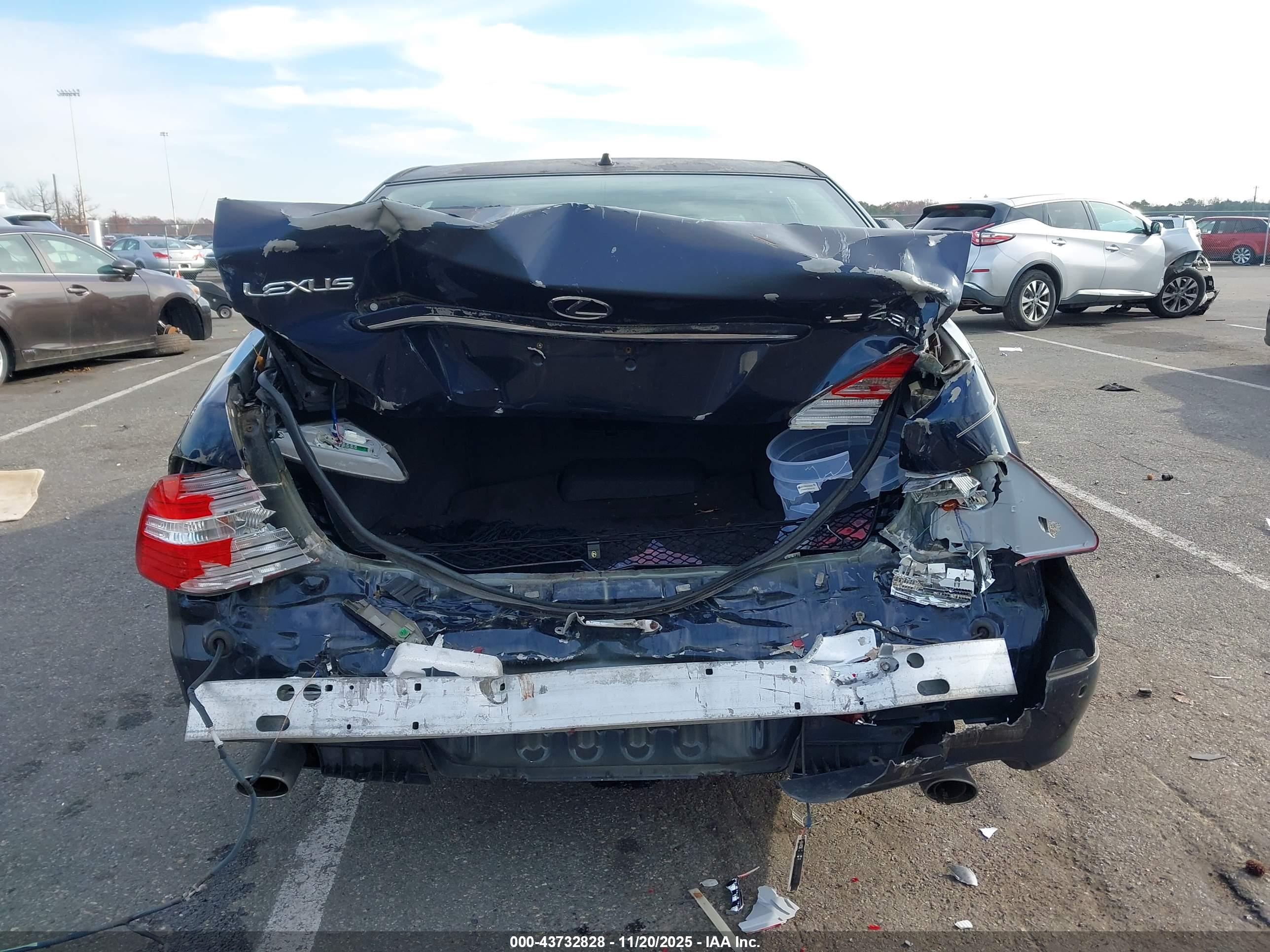 LEXUS LS image 6