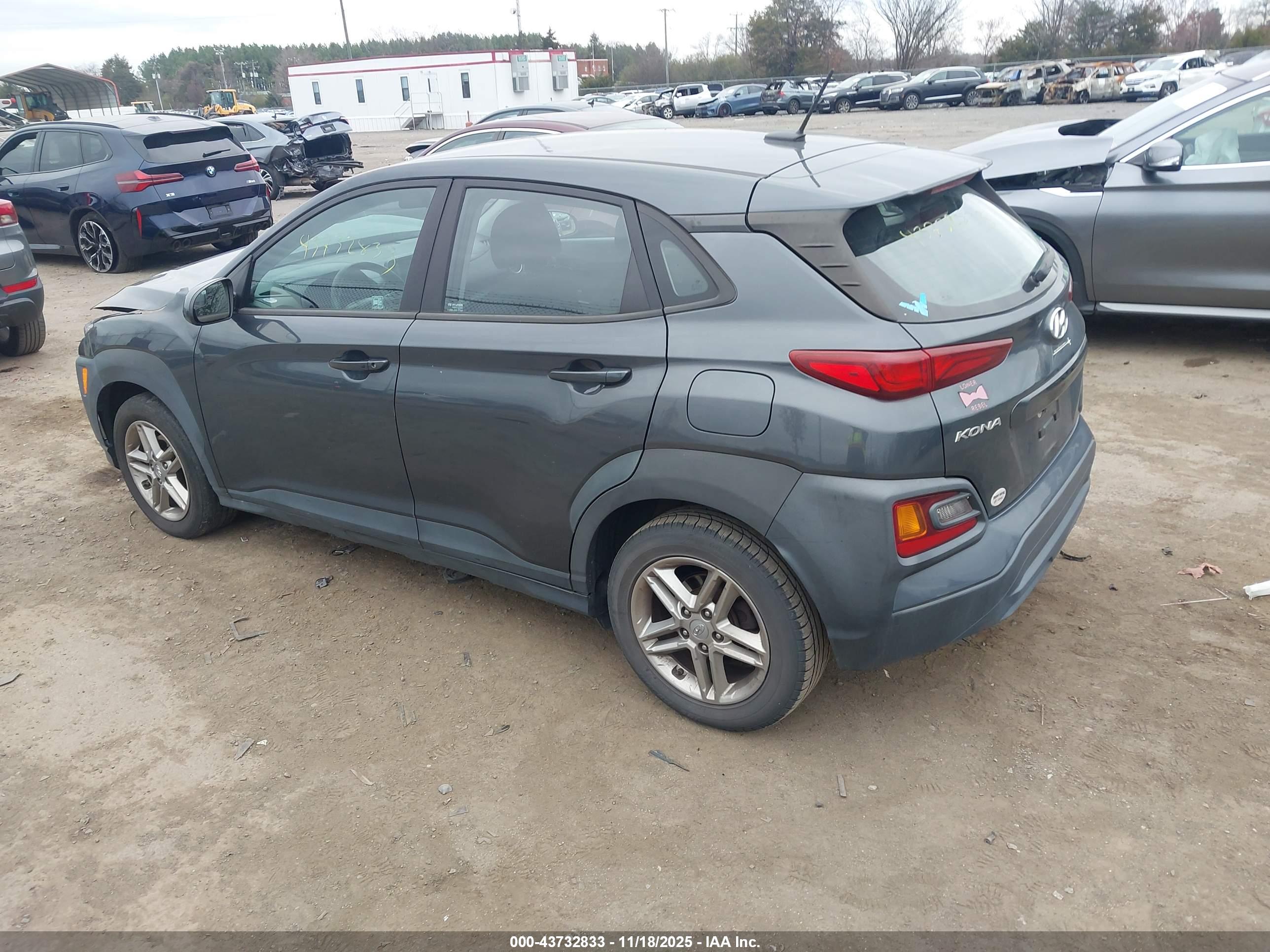 HYUNDAI KONA image 3