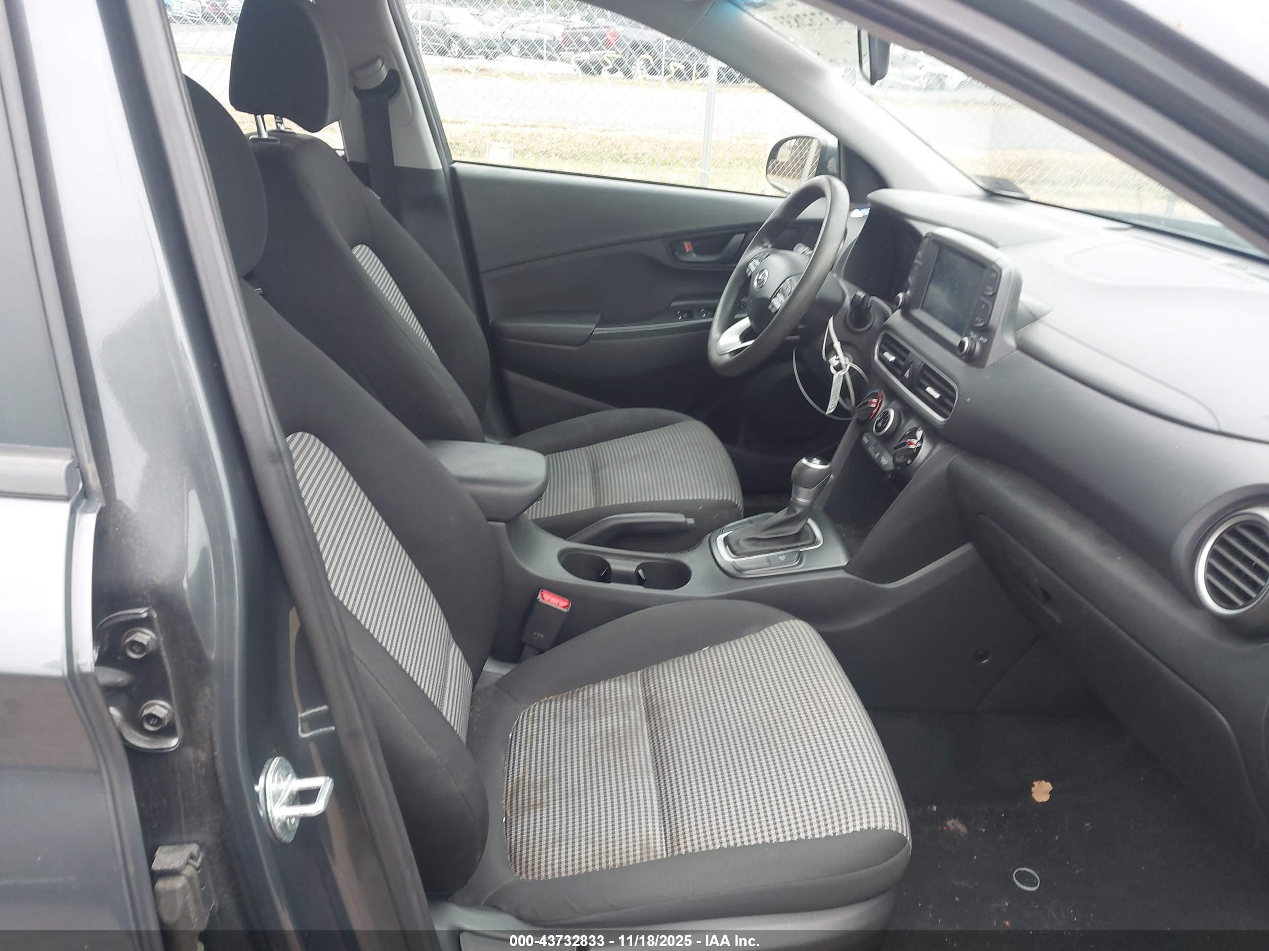 HYUNDAI KONA image 5