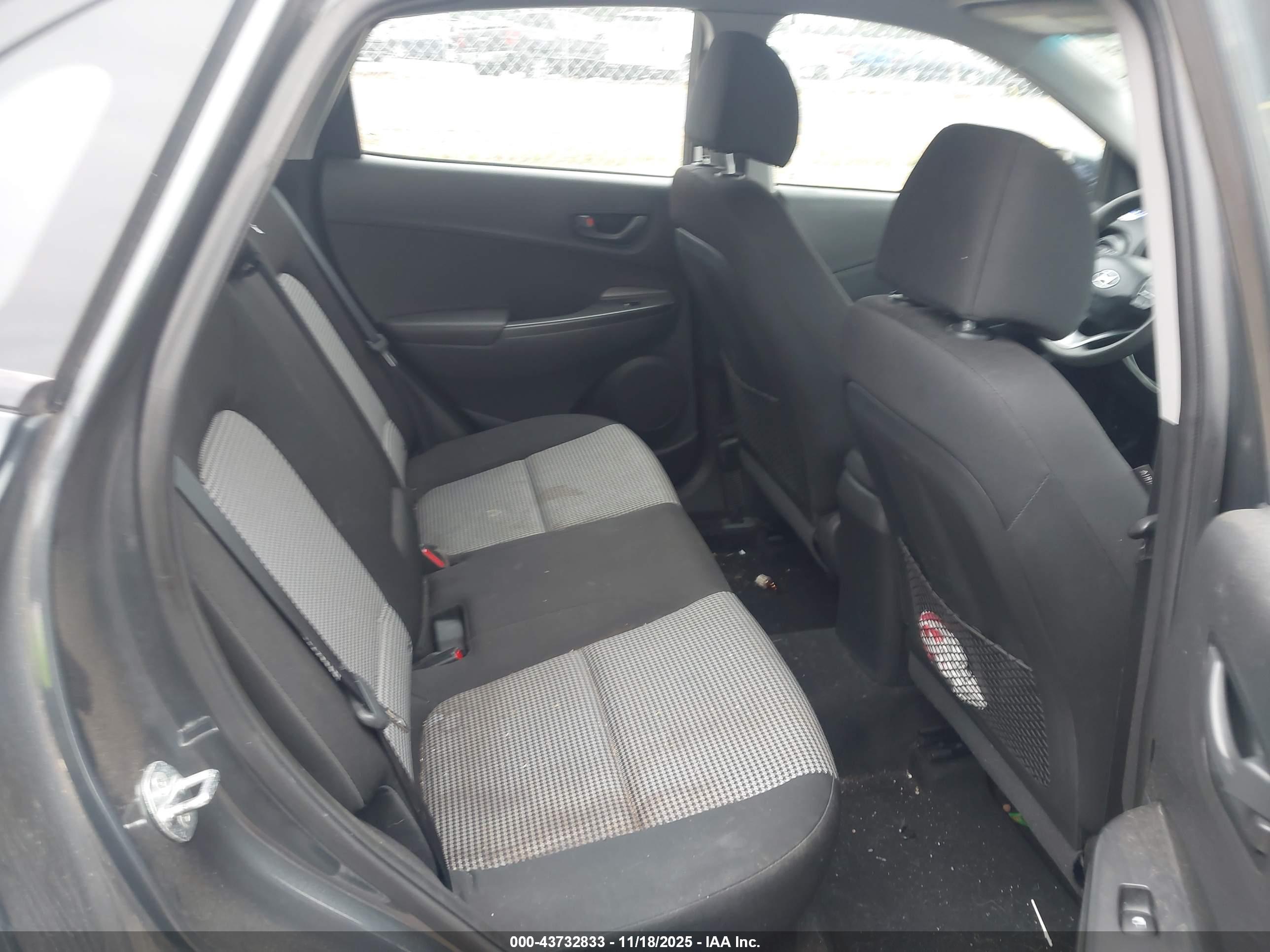 HYUNDAI KONA image 8