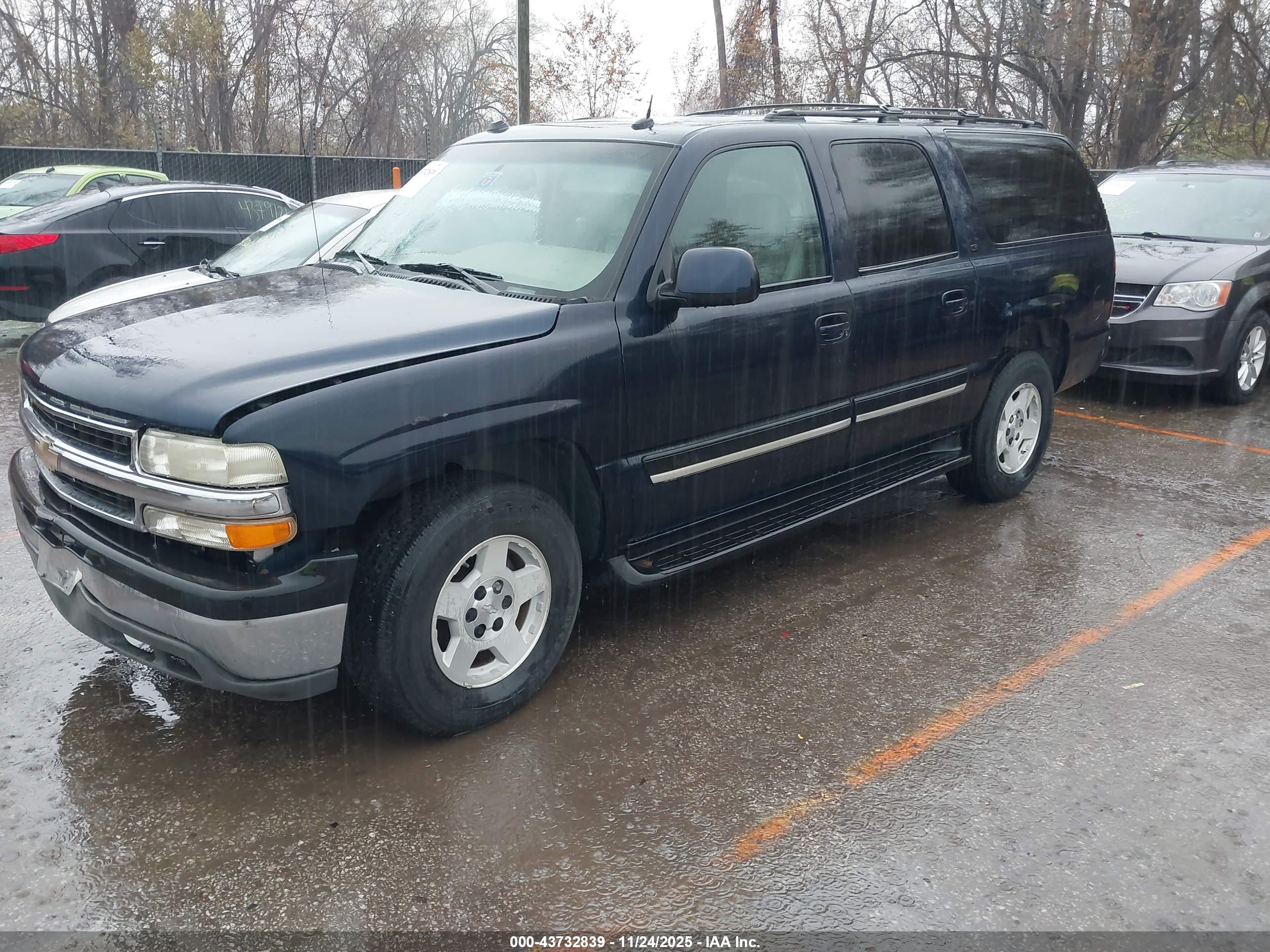 CHEVROLET SUBURBAN image 2