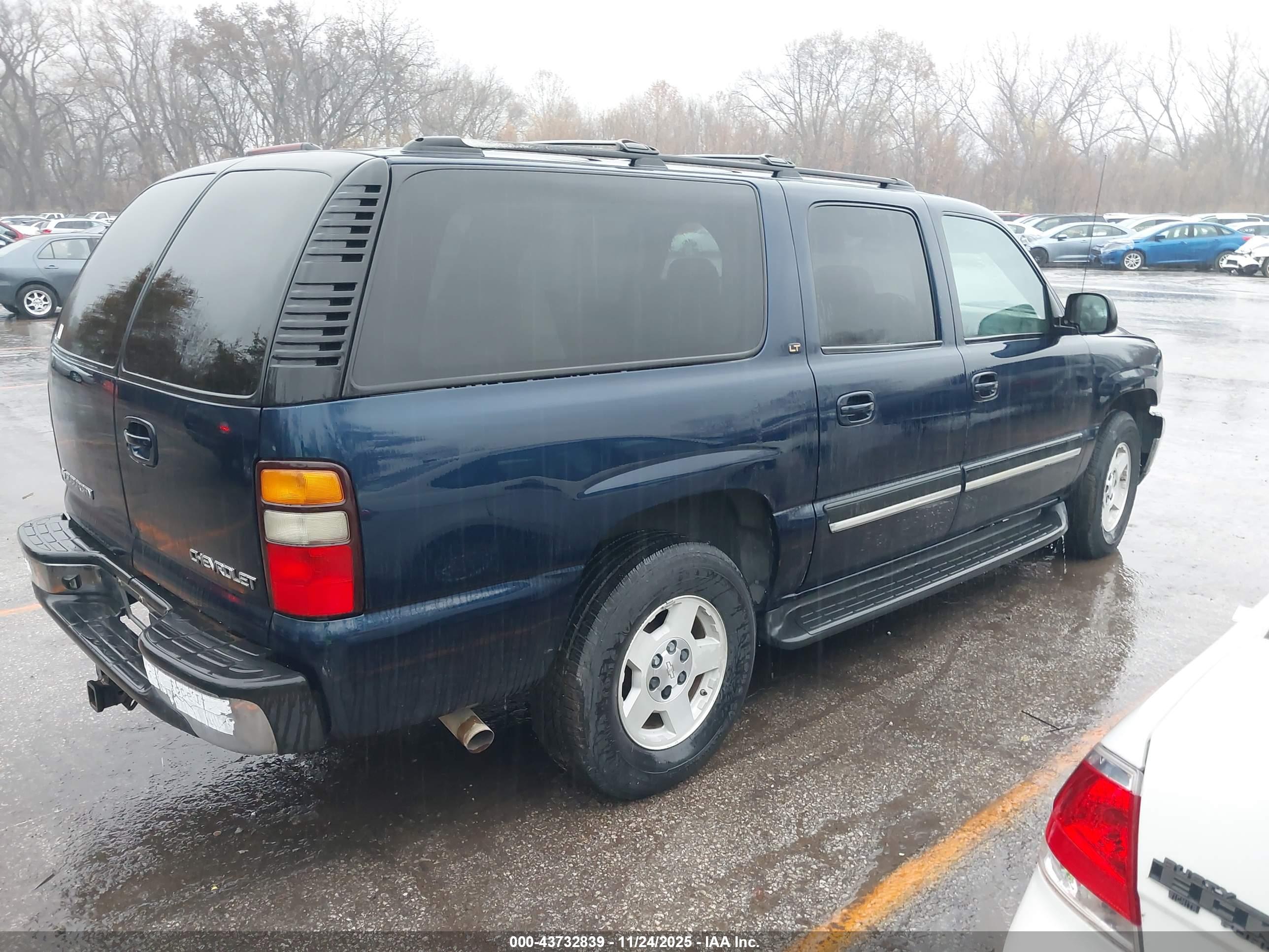 CHEVROLET SUBURBAN image 4