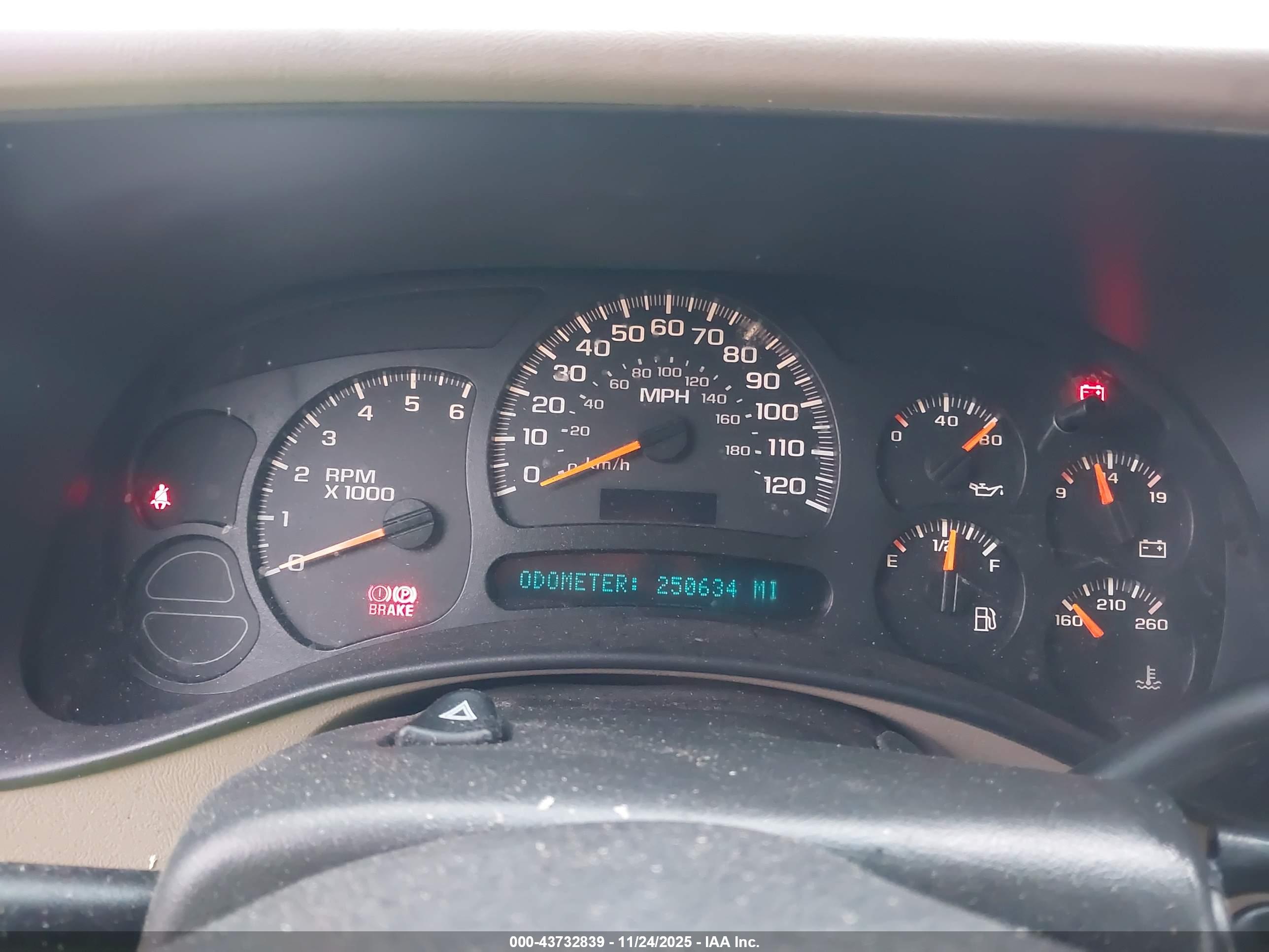 CHEVROLET SUBURBAN image 7