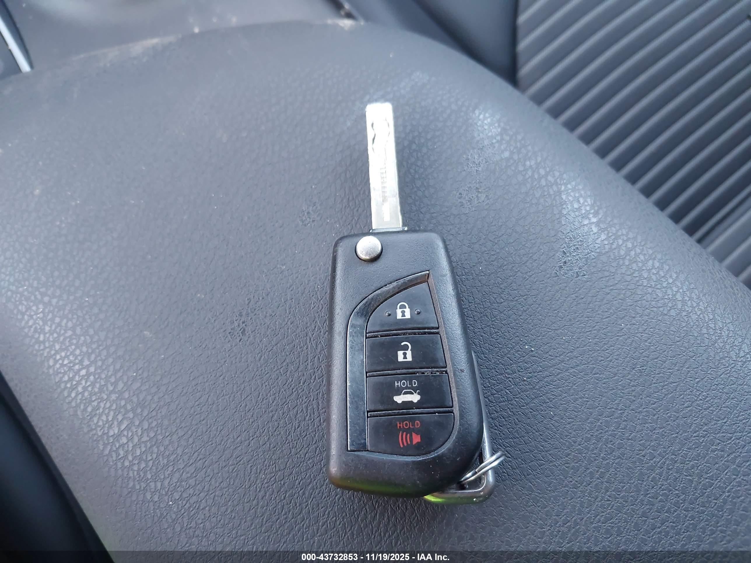TOYOTA CAMRY image 11
