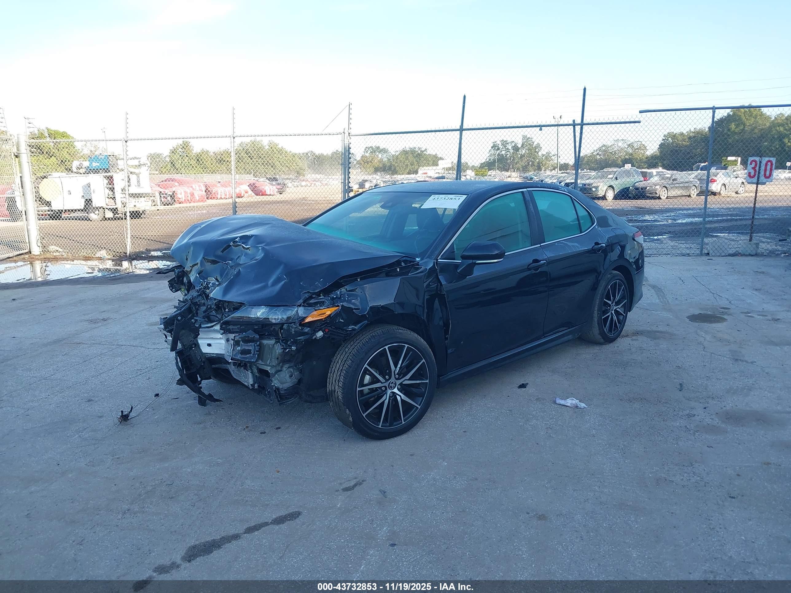 TOYOTA CAMRY image 2