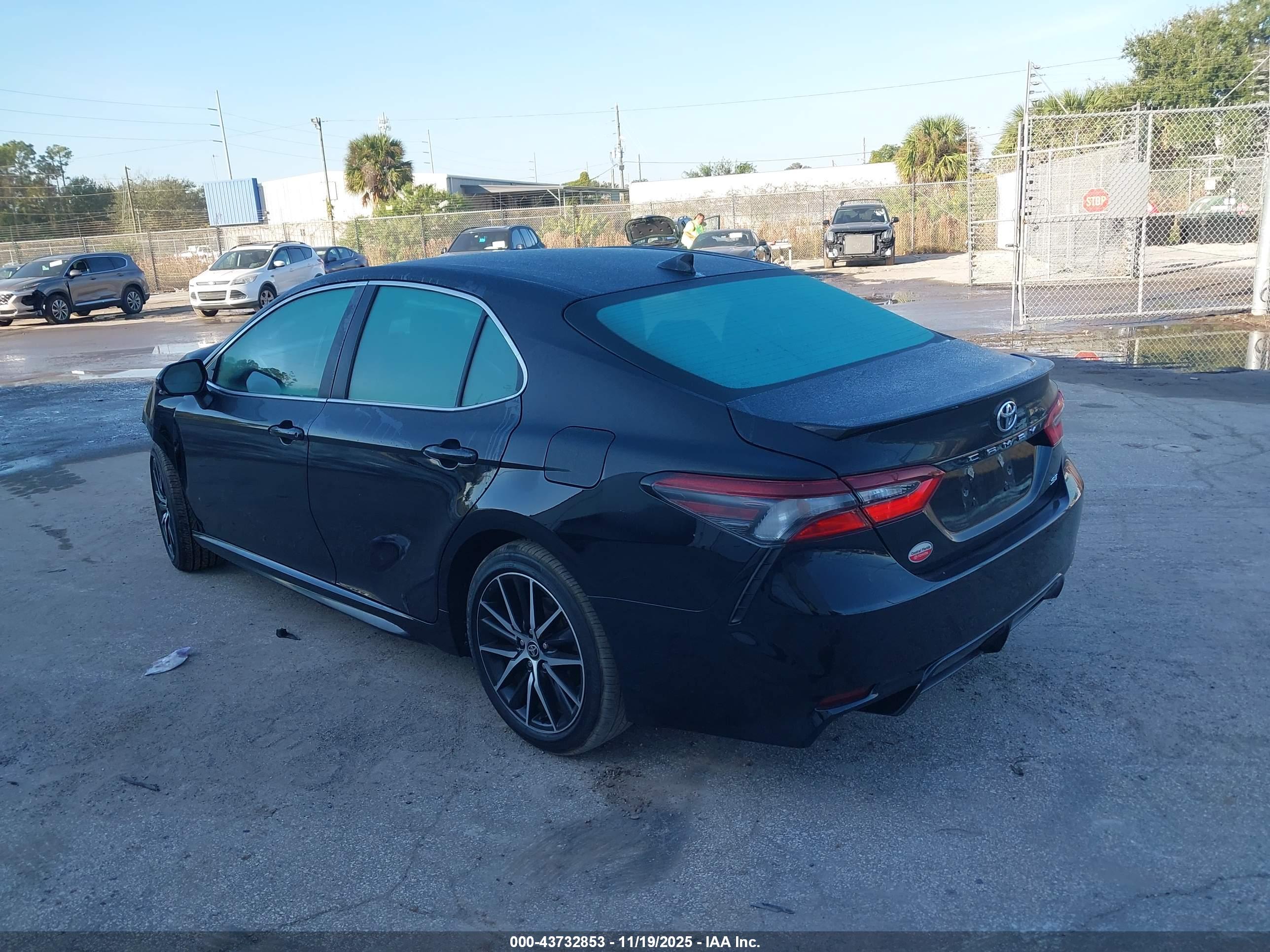 TOYOTA CAMRY image 3