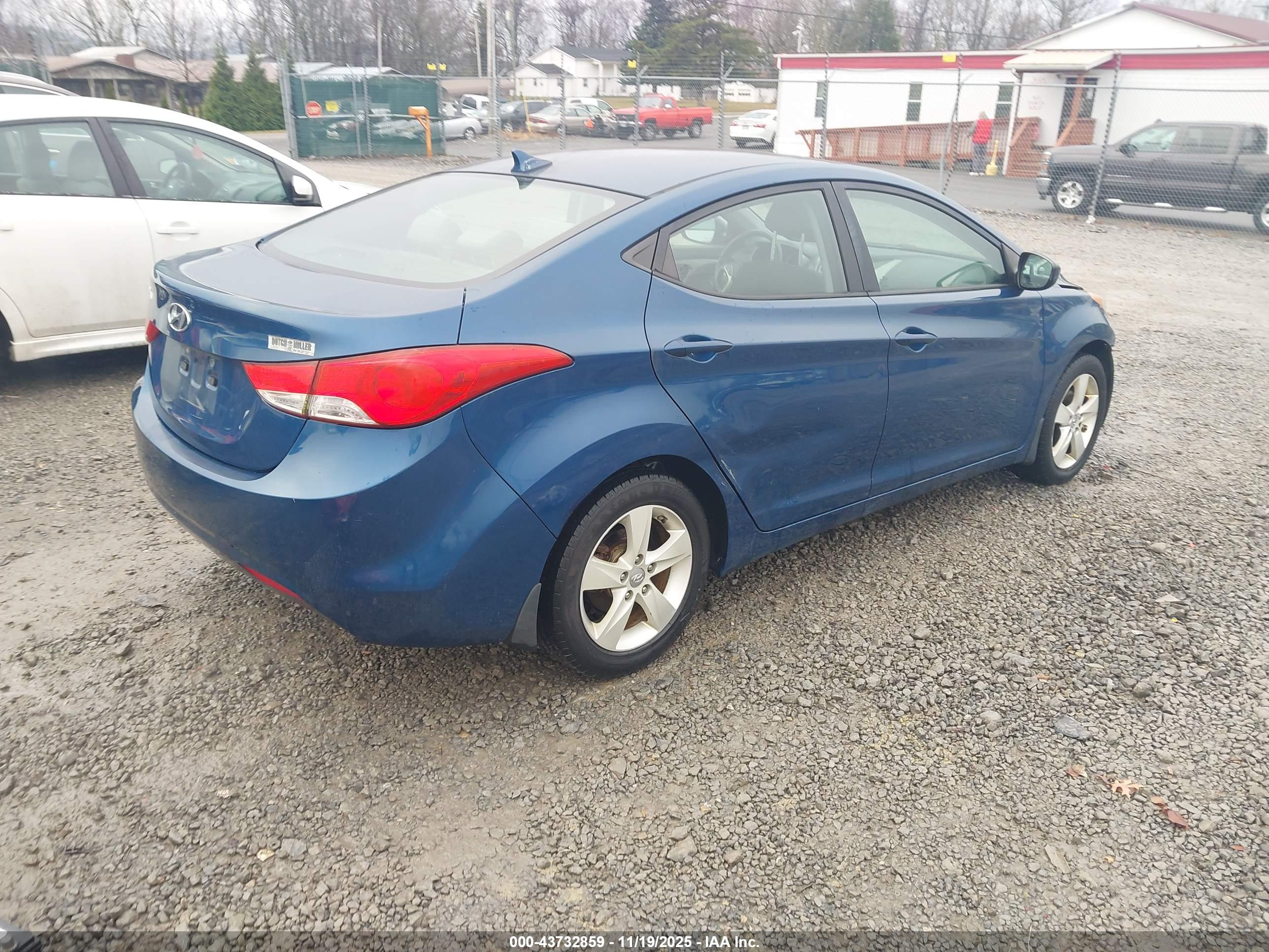 HYUNDAI ELANTRA image 4