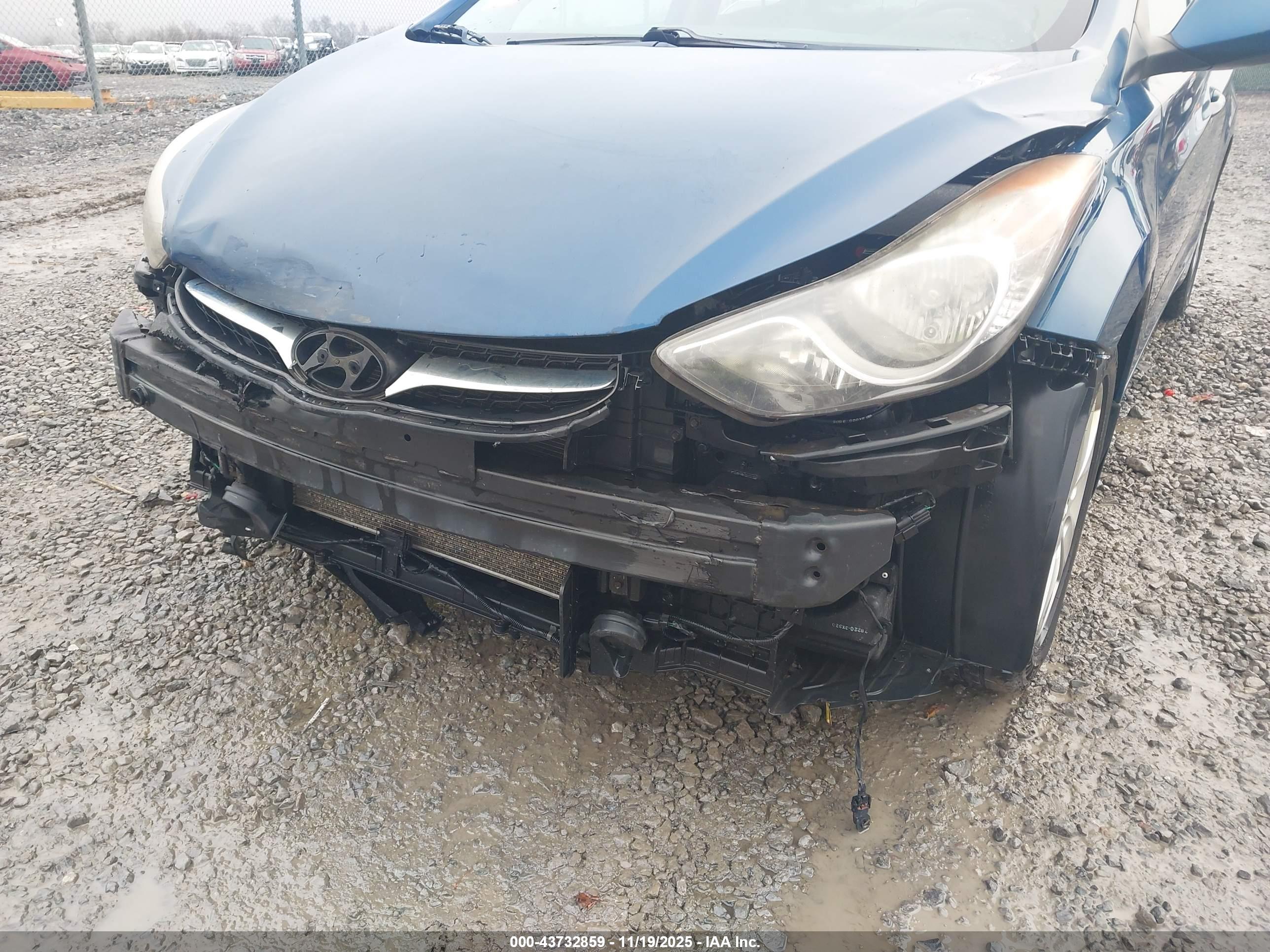 HYUNDAI ELANTRA image 6