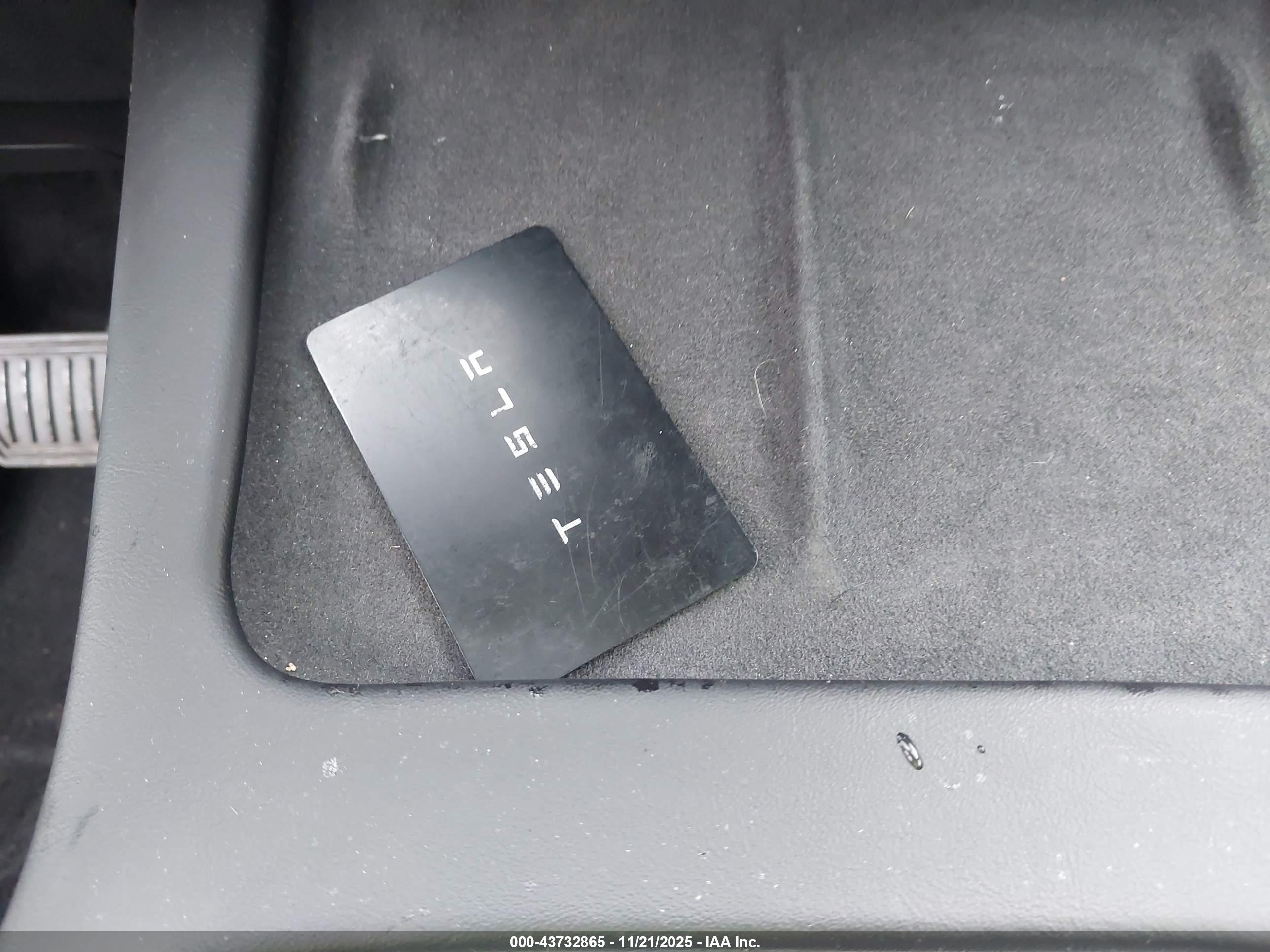 TESLA MODEL image 11