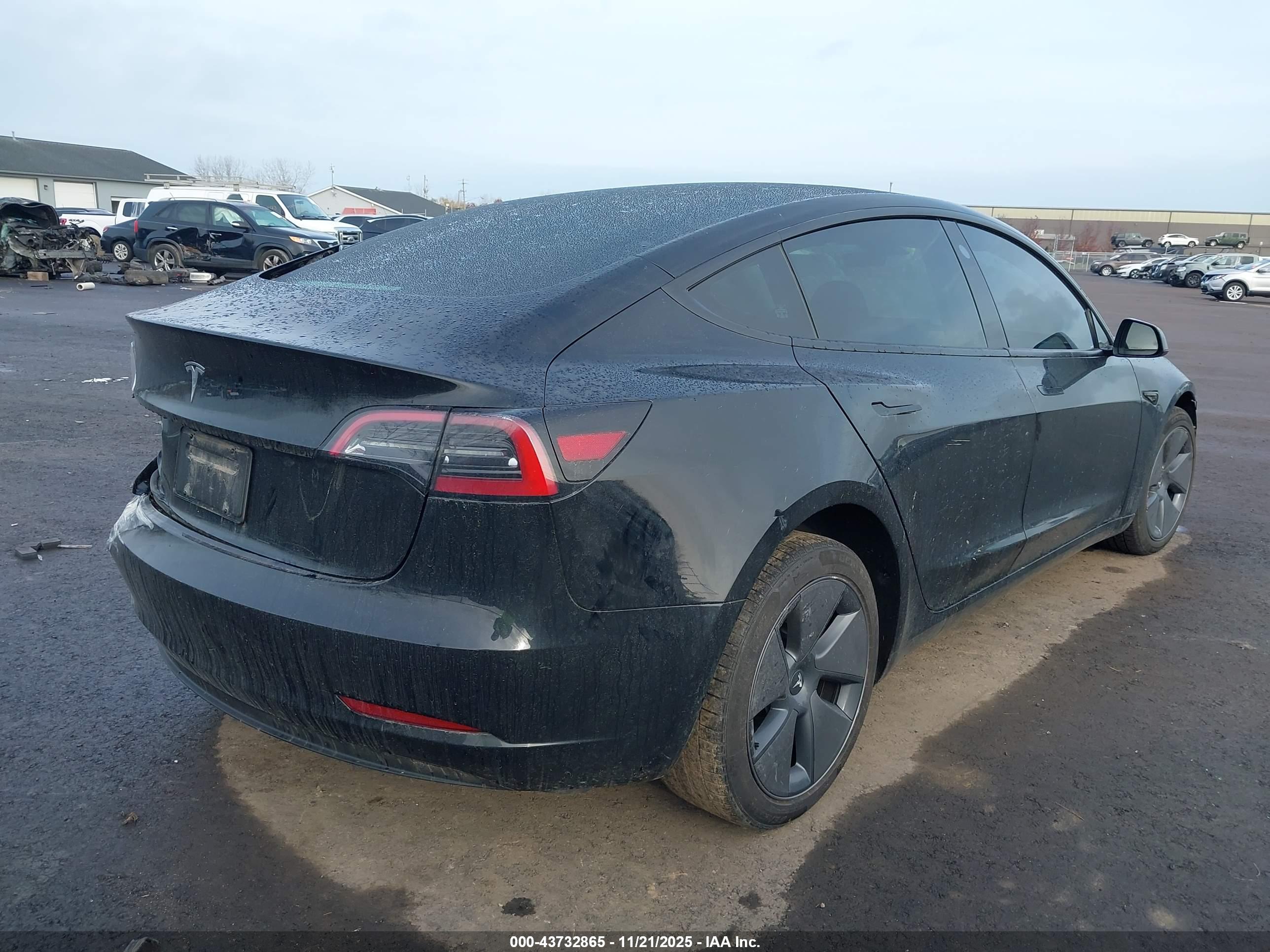 TESLA MODEL image 4