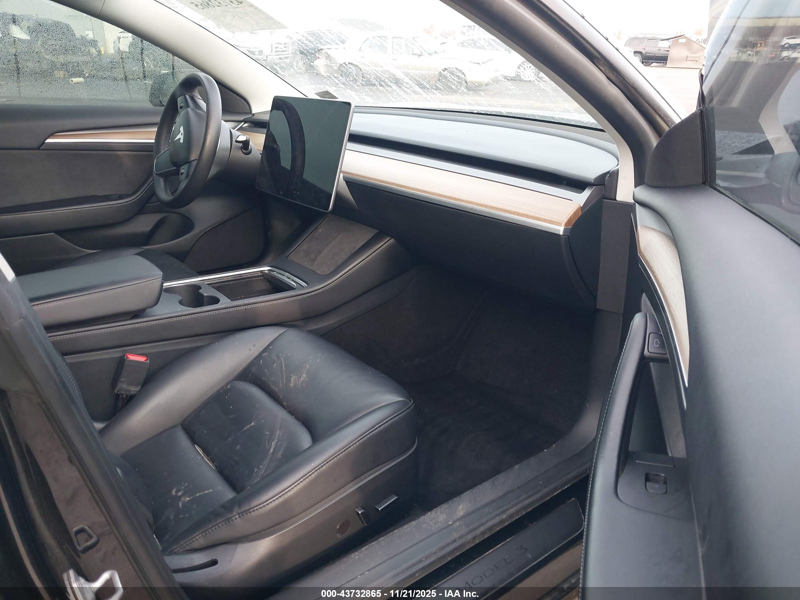 TESLA MODEL image 5