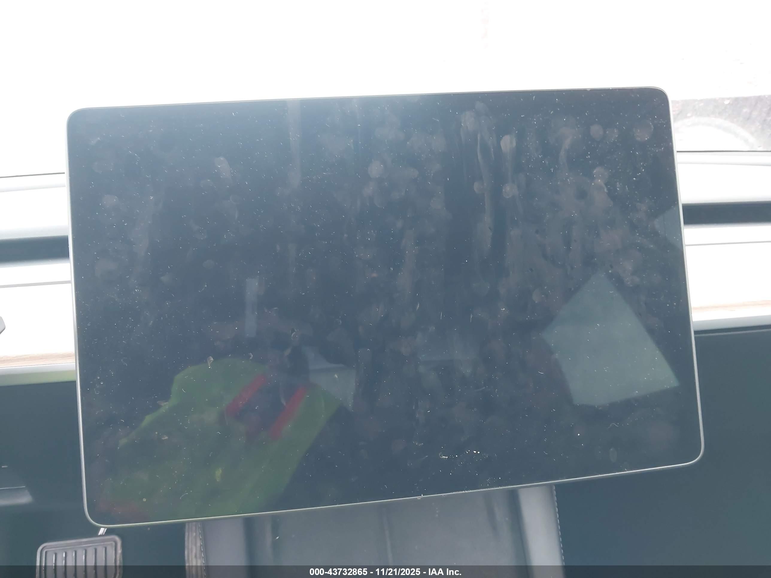 TESLA MODEL image 7