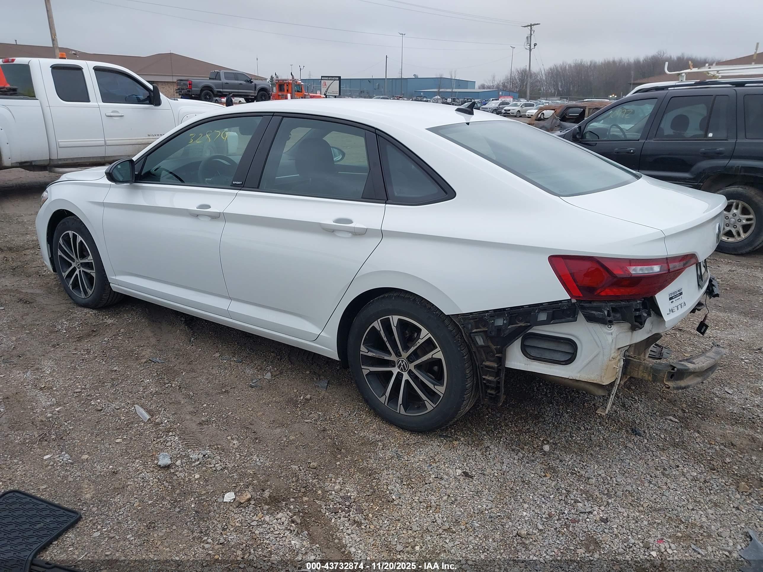 VOLKSWAGEN JETTA image 3