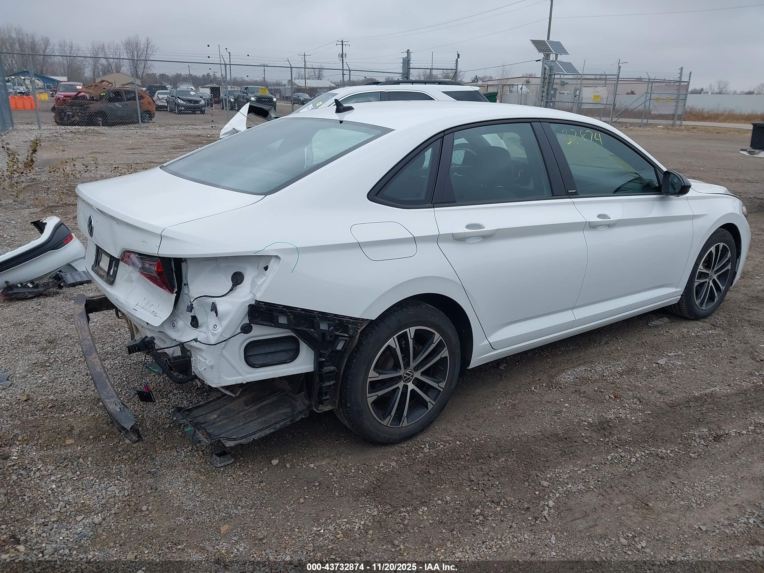 VOLKSWAGEN JETTA image 4