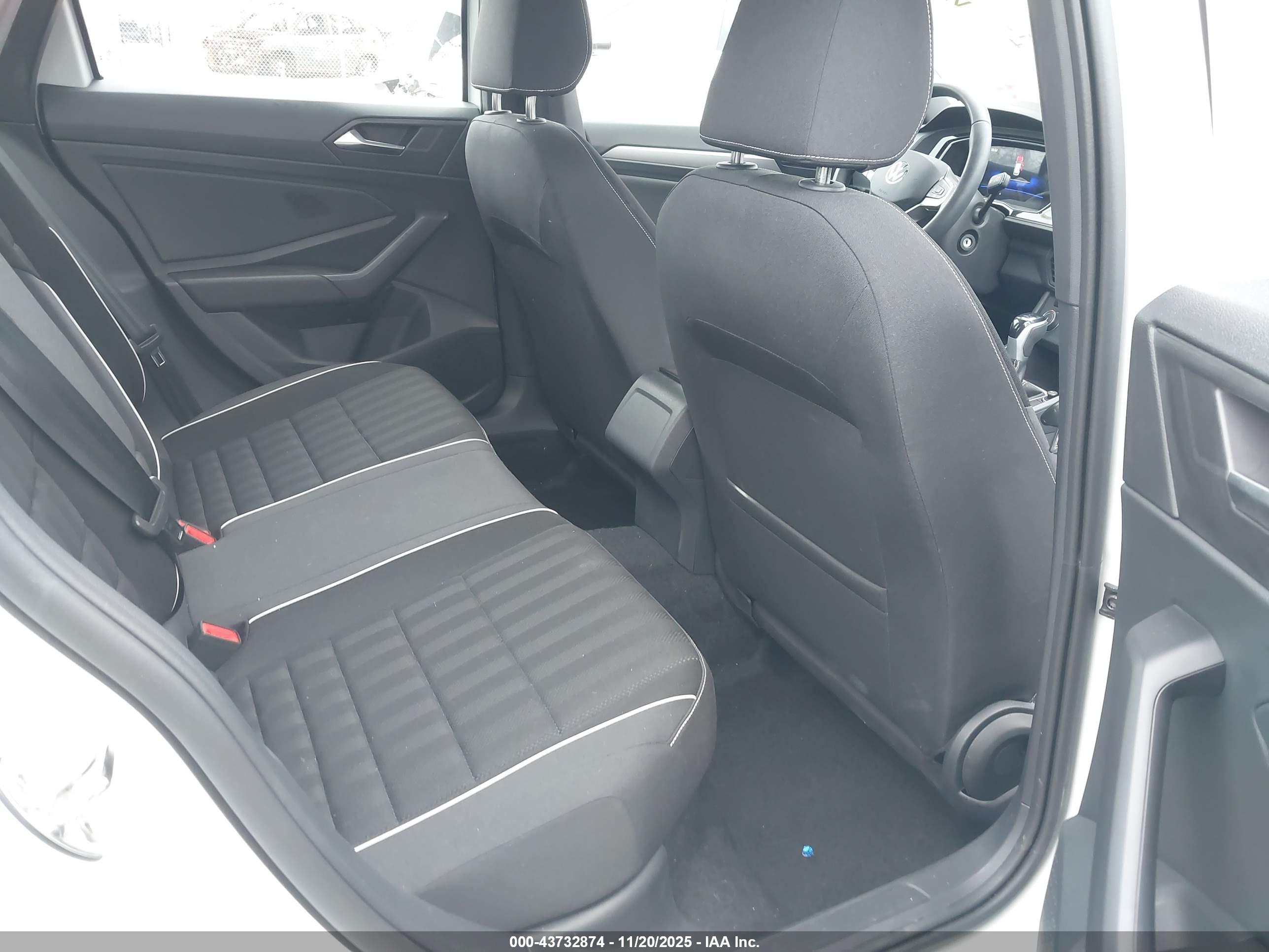 VOLKSWAGEN JETTA image 8