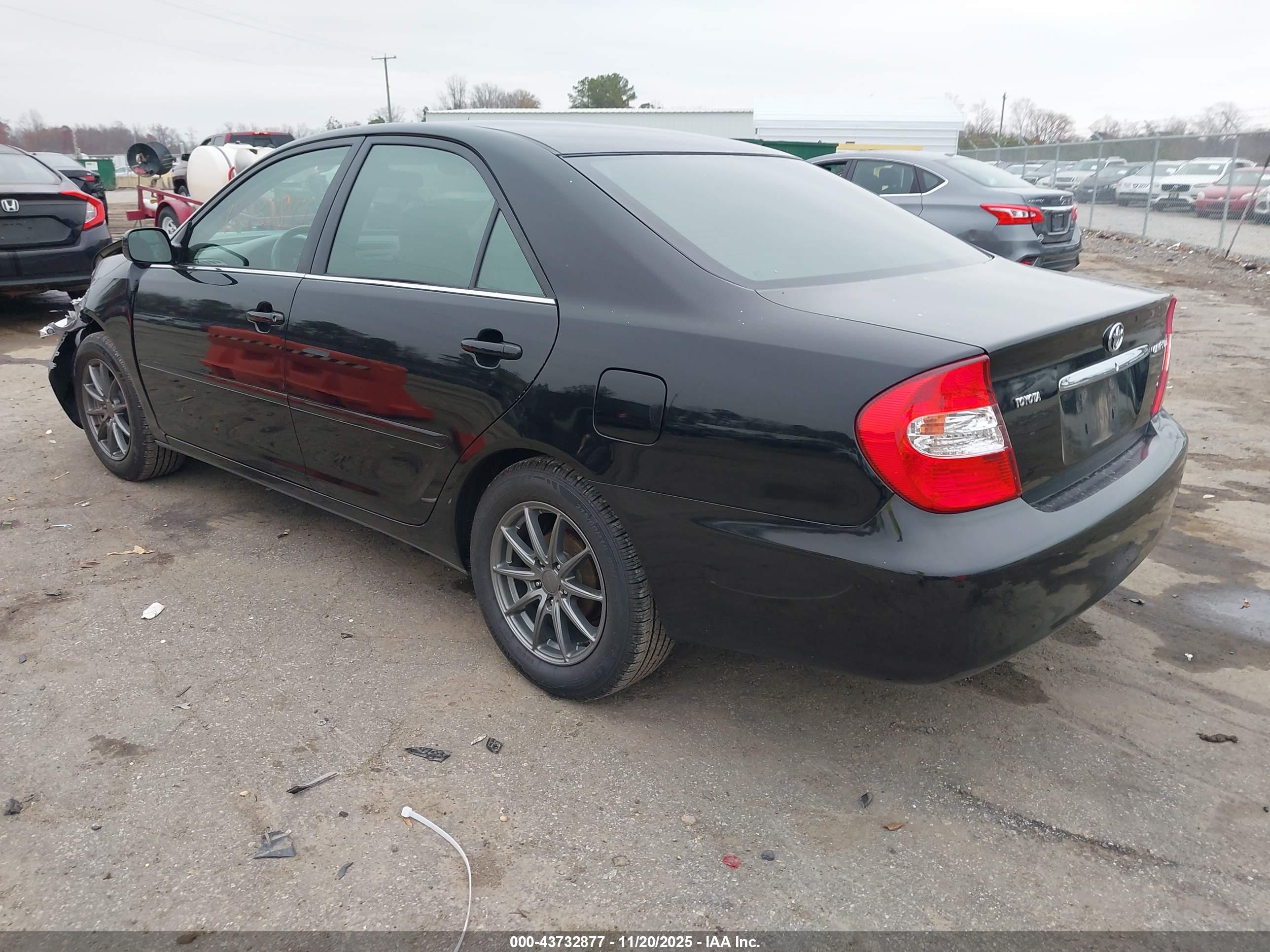 TOYOTA CAMRY image 3