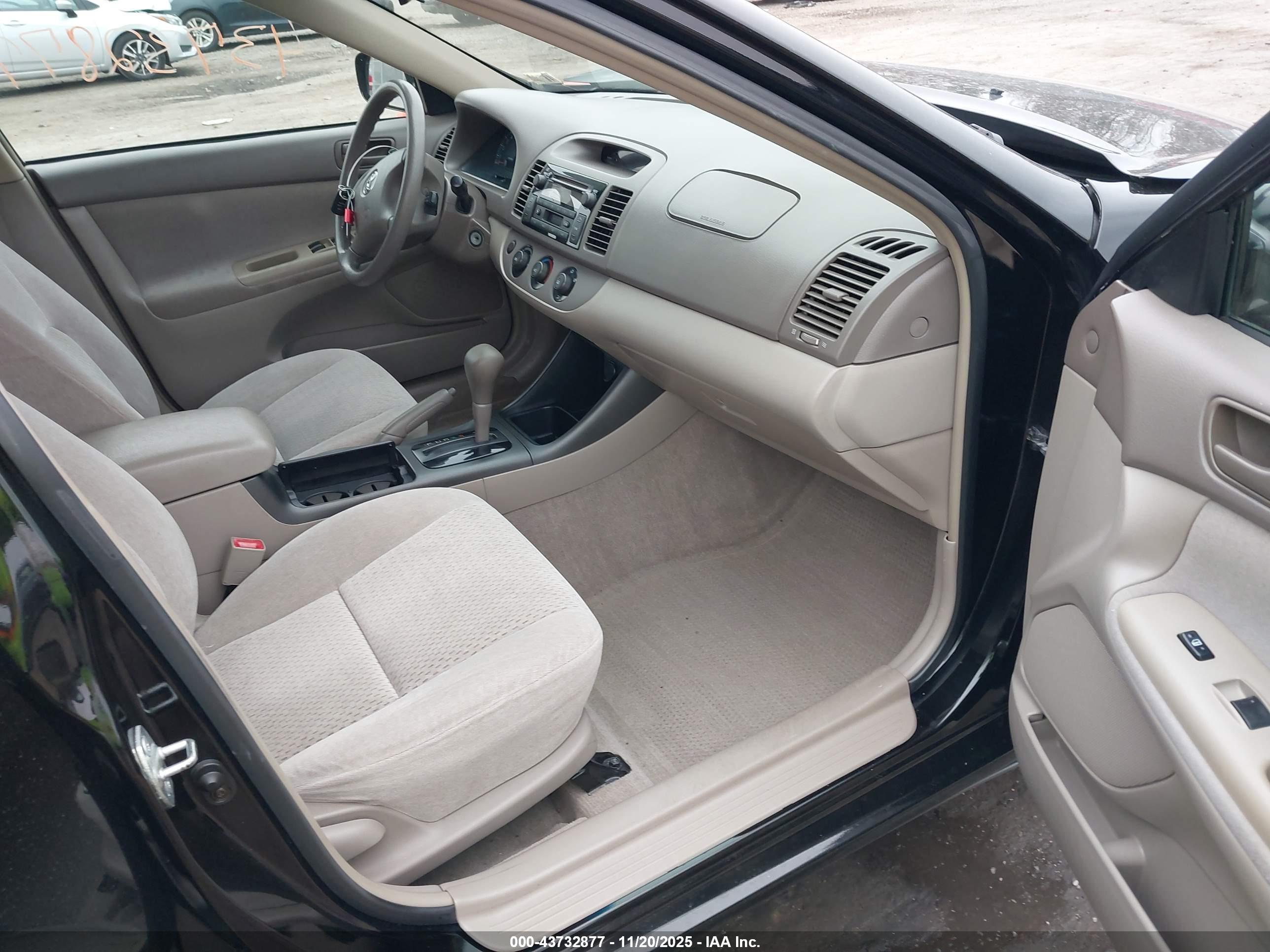 TOYOTA CAMRY image 5