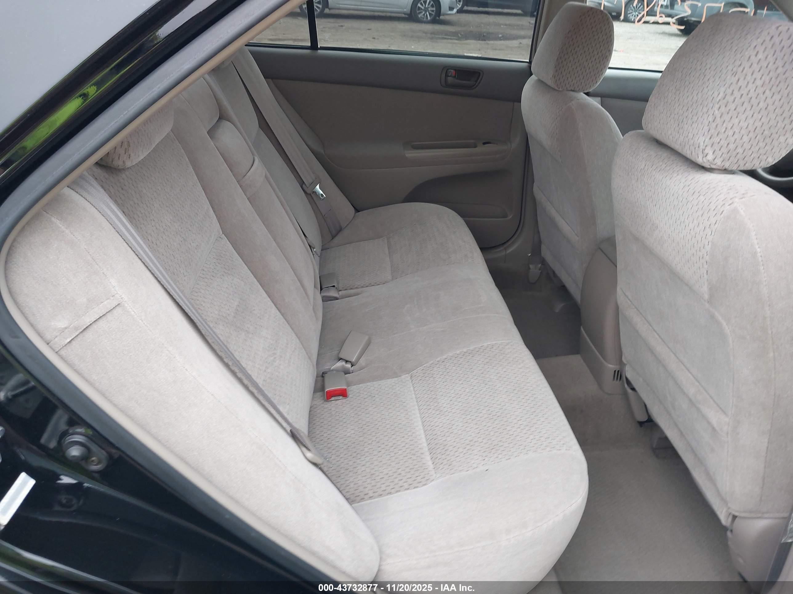TOYOTA CAMRY image 8