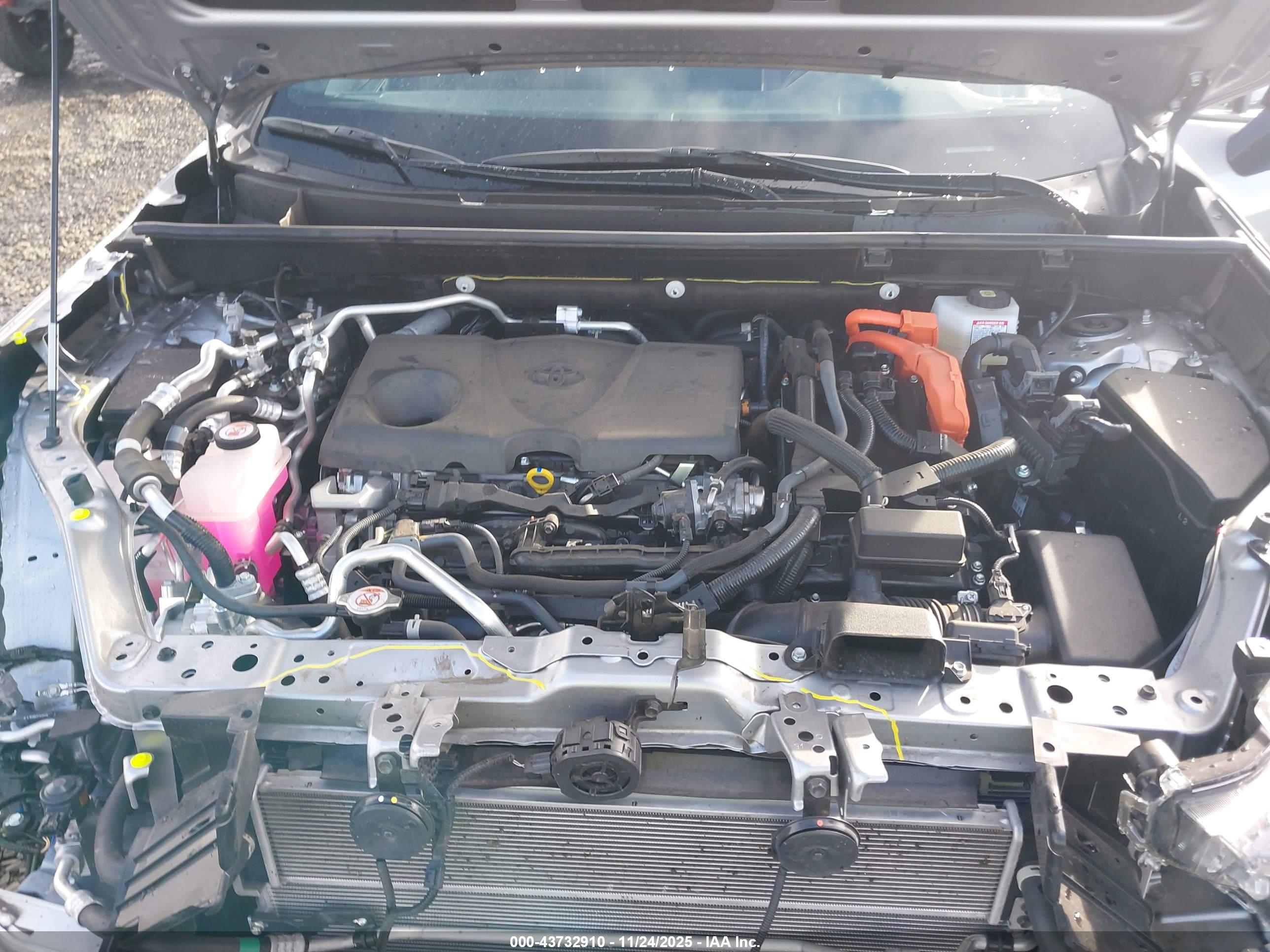 TOYOTA RAV4 image 10