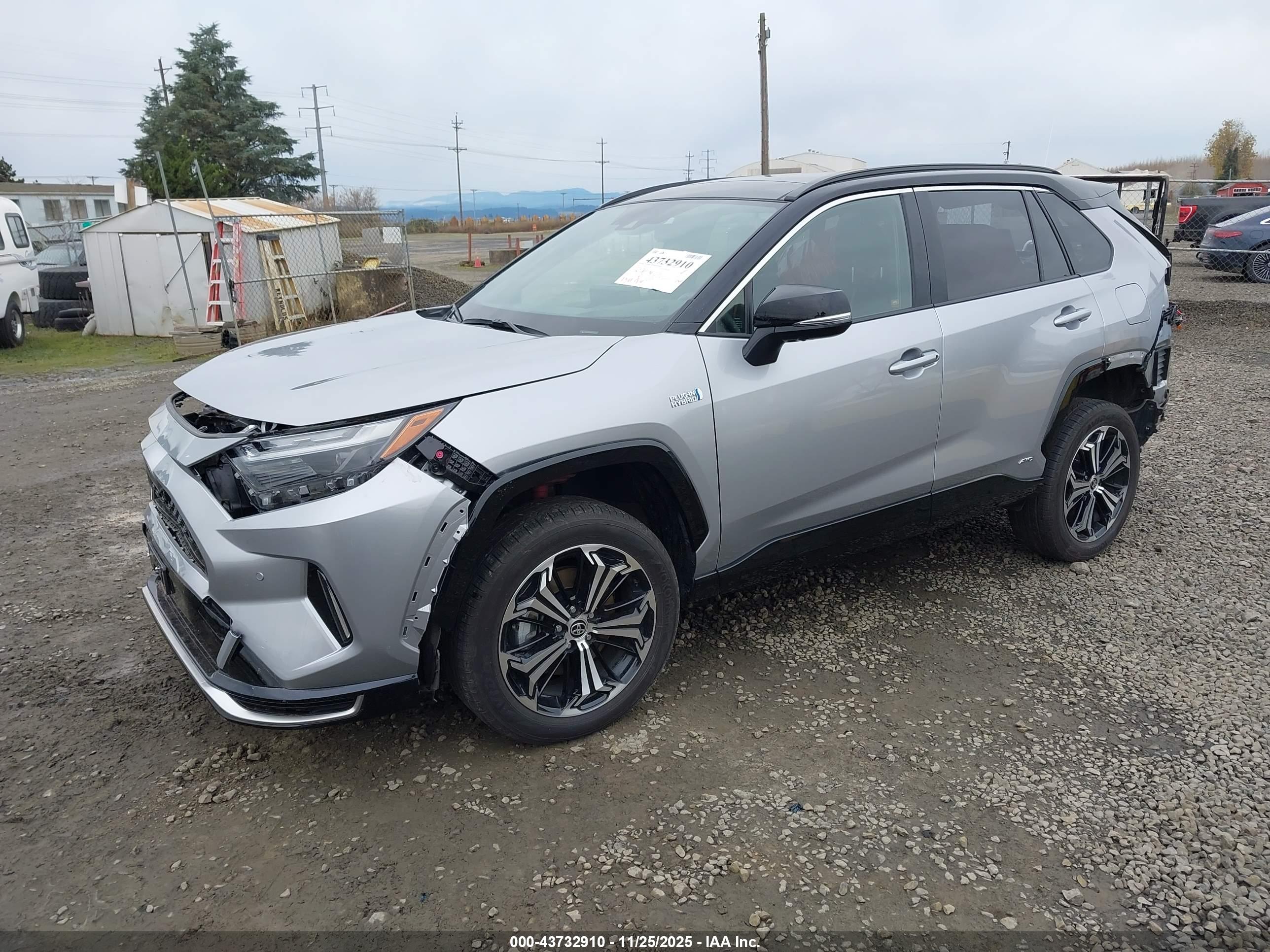 TOYOTA RAV4 image 2