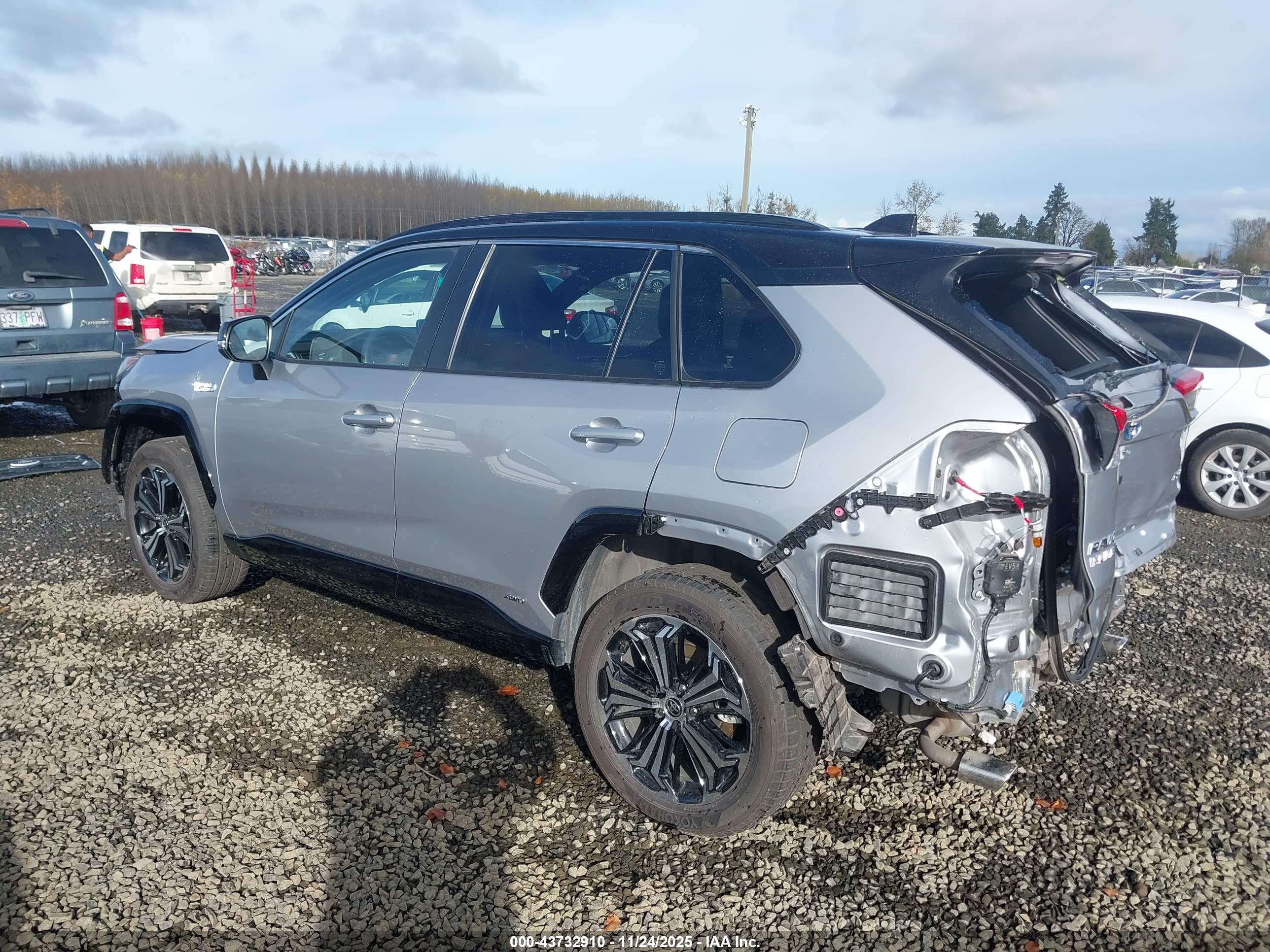 TOYOTA RAV4 image 3