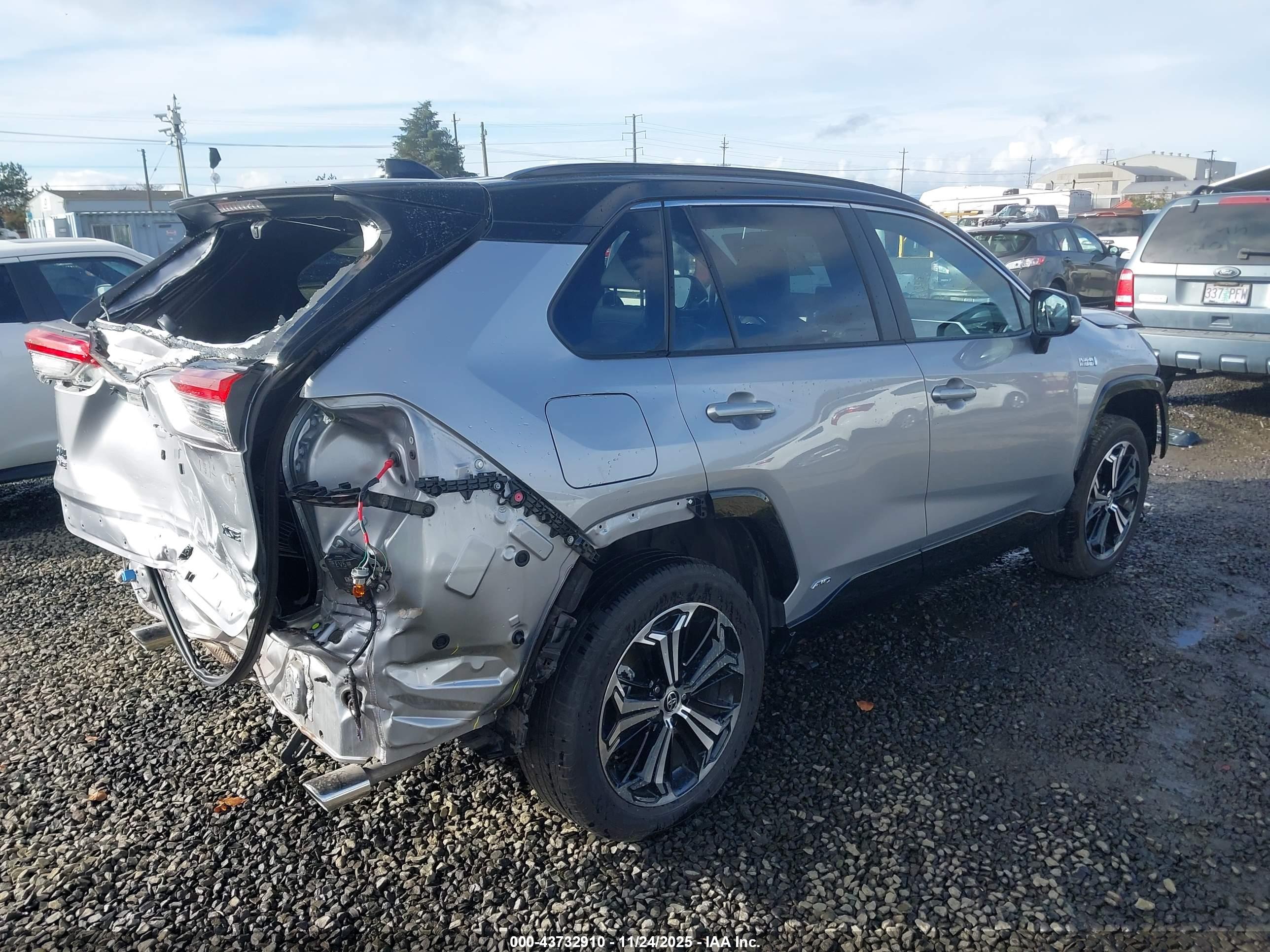 TOYOTA RAV4 image 4