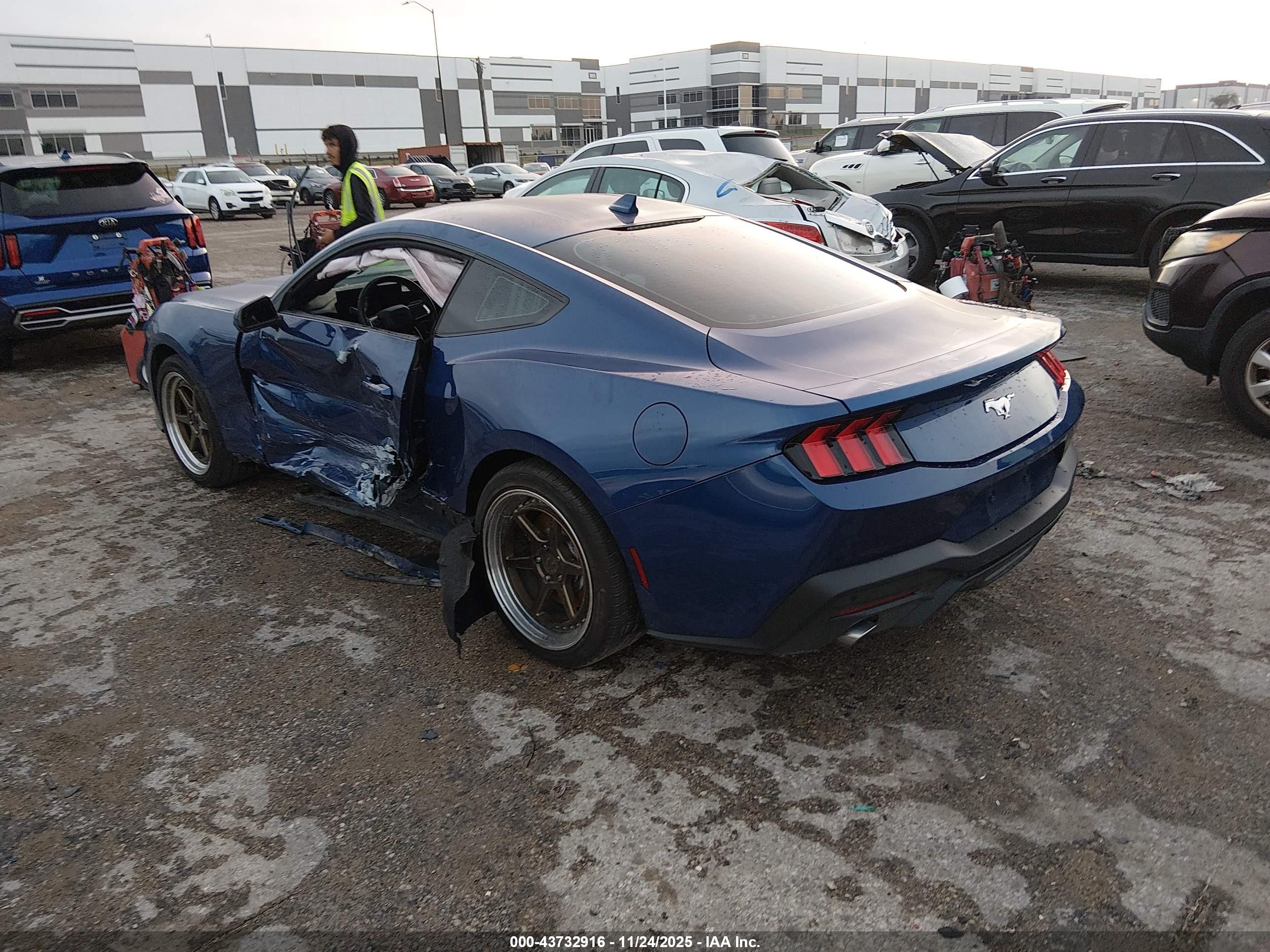 FORD MUSTANG image 3