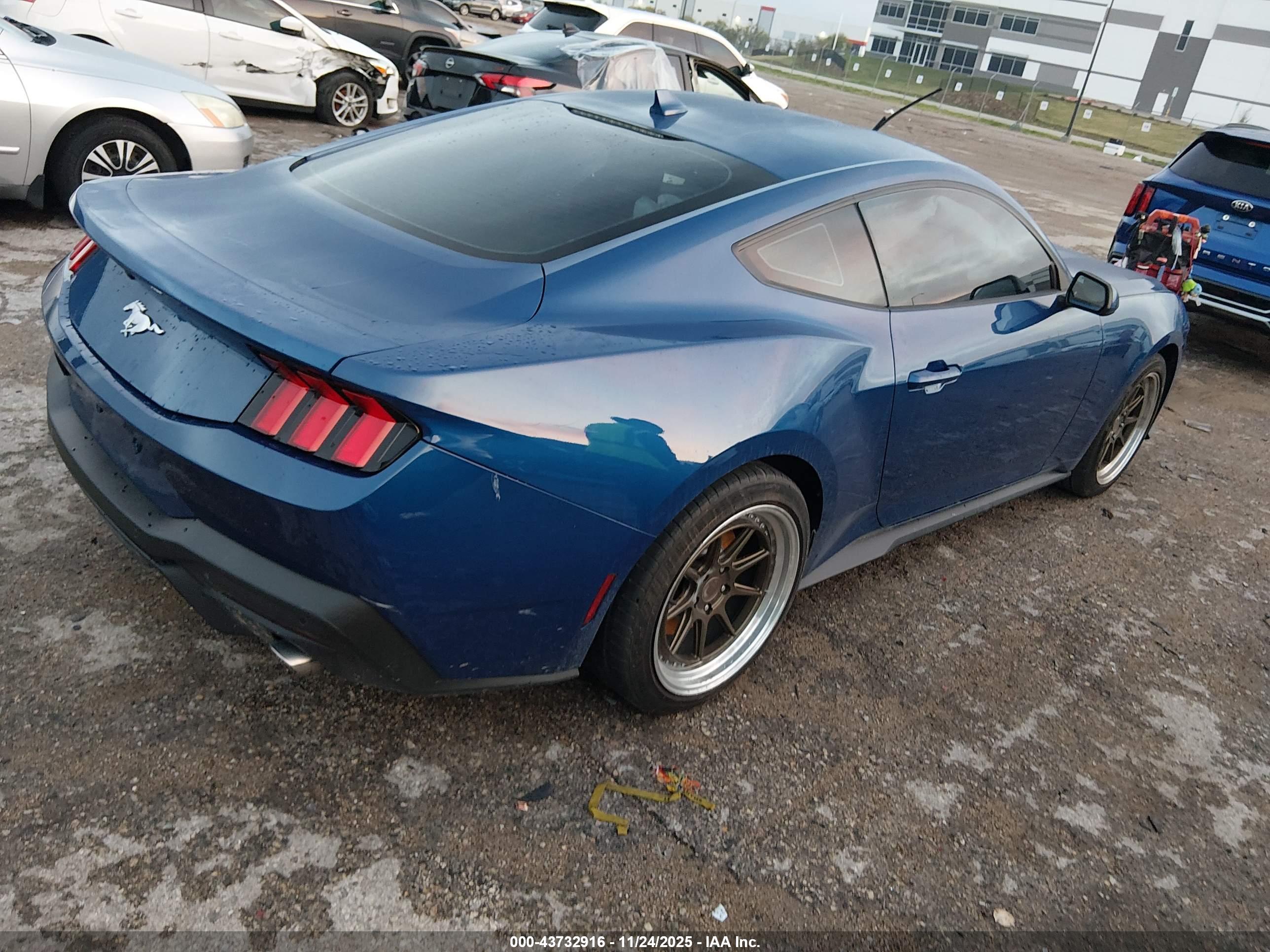 FORD MUSTANG image 4