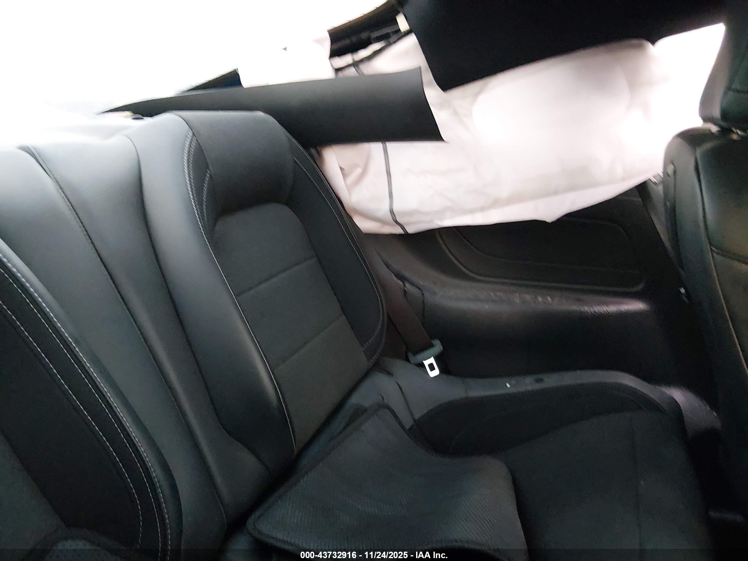 FORD MUSTANG image 8