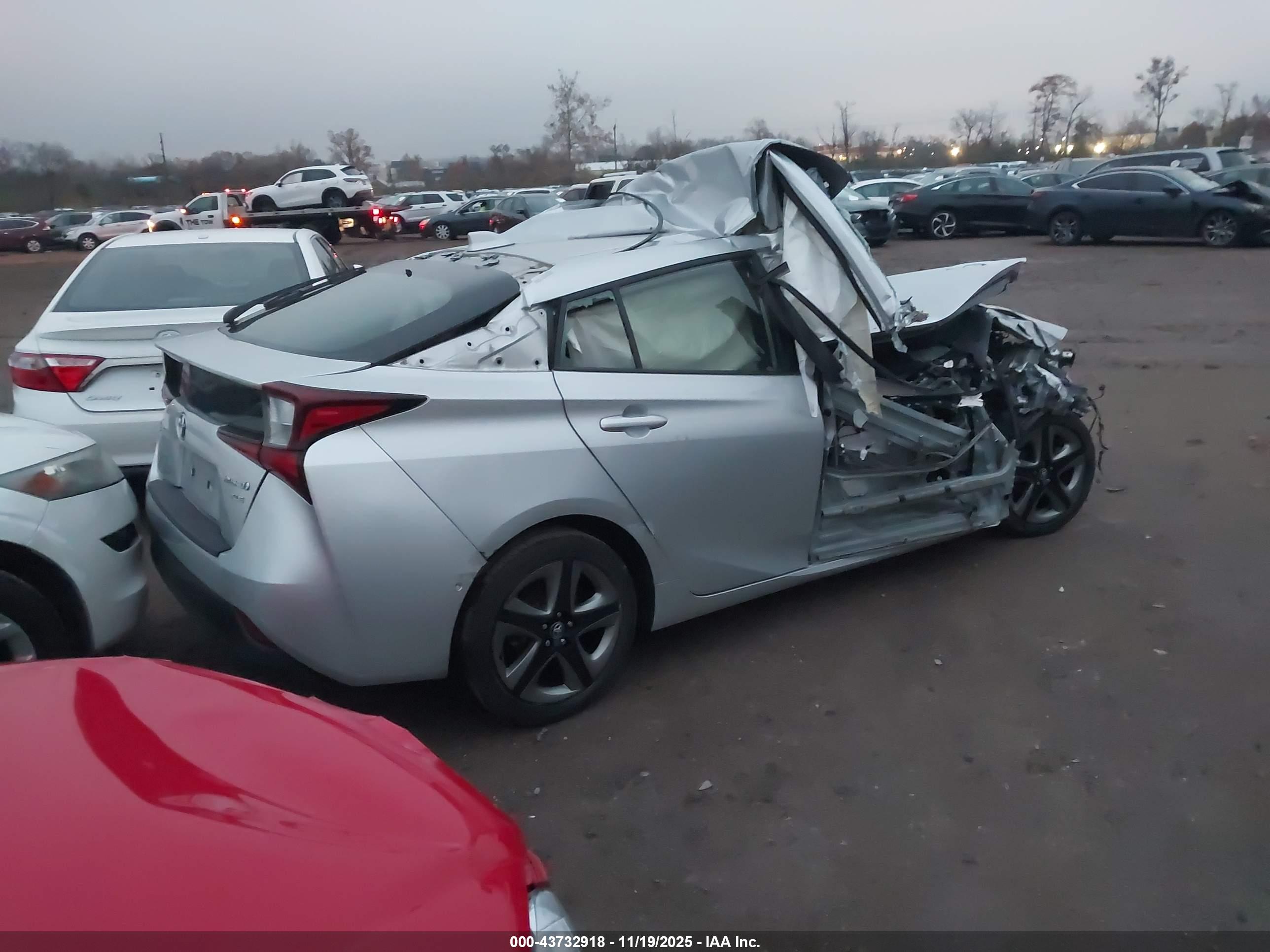 TOYOTA PRIUS image 4