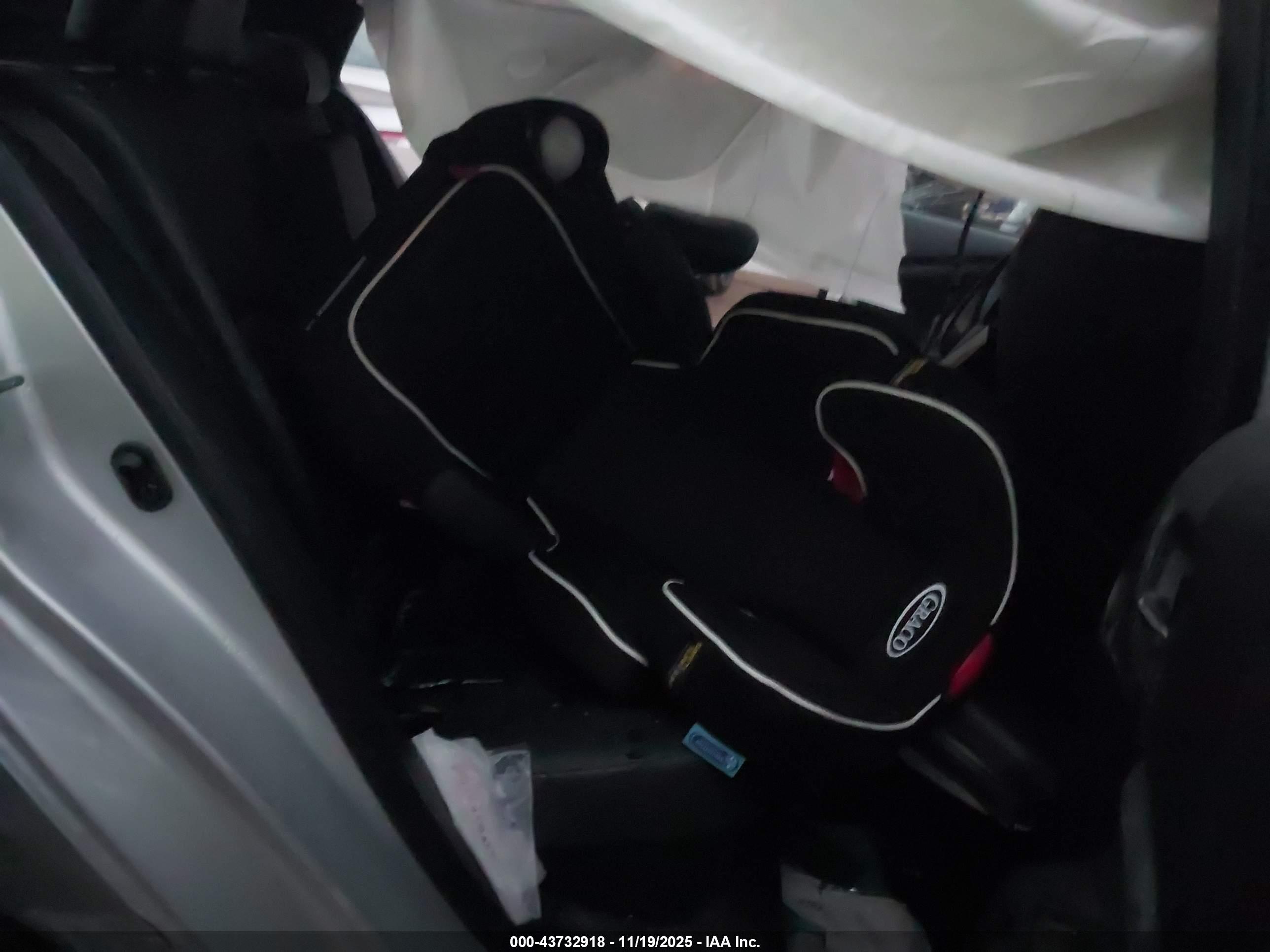 TOYOTA PRIUS image 8