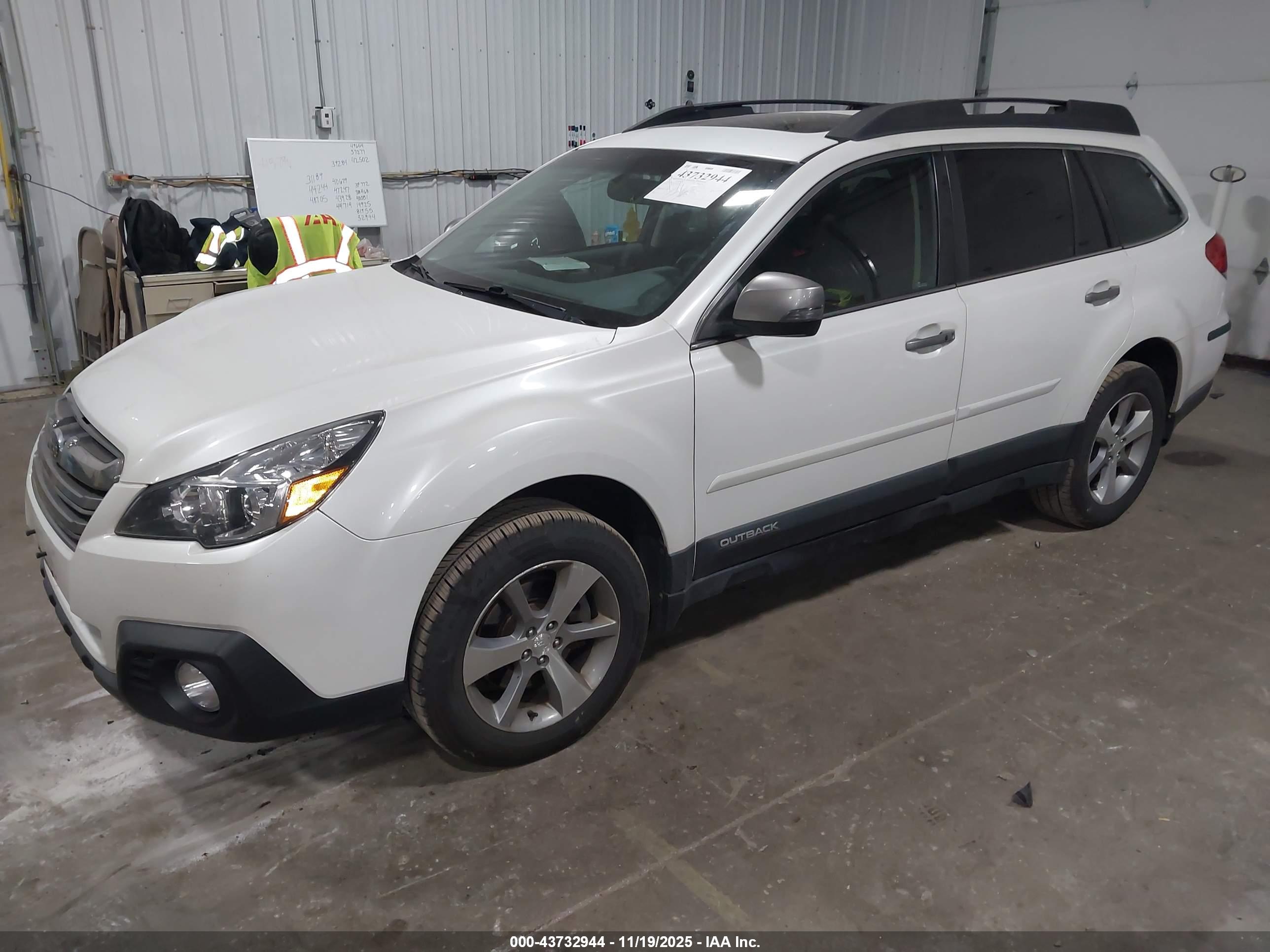SUBARU OUTBACK image 2