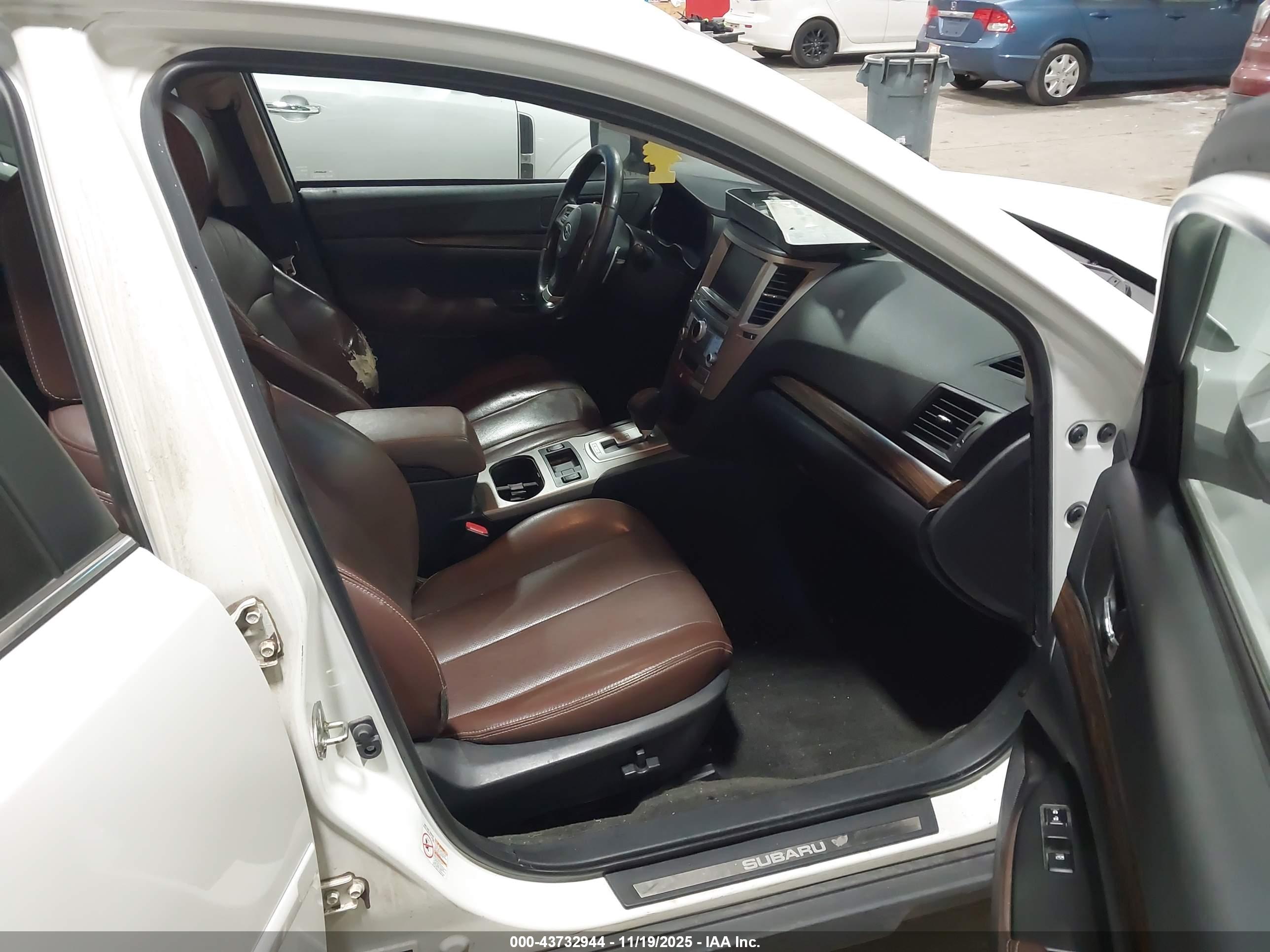 SUBARU OUTBACK image 5