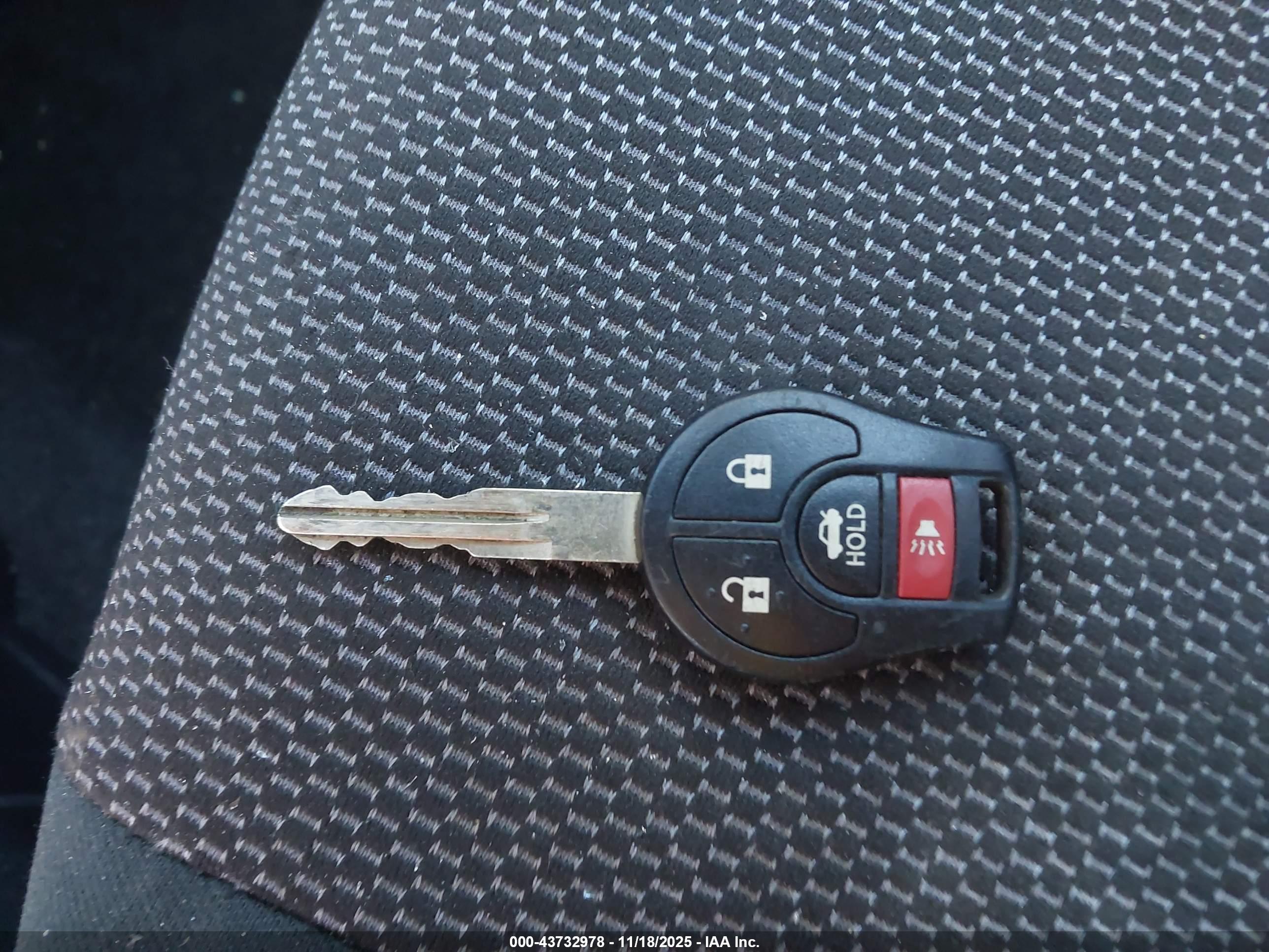 NISSAN VERSA image 11