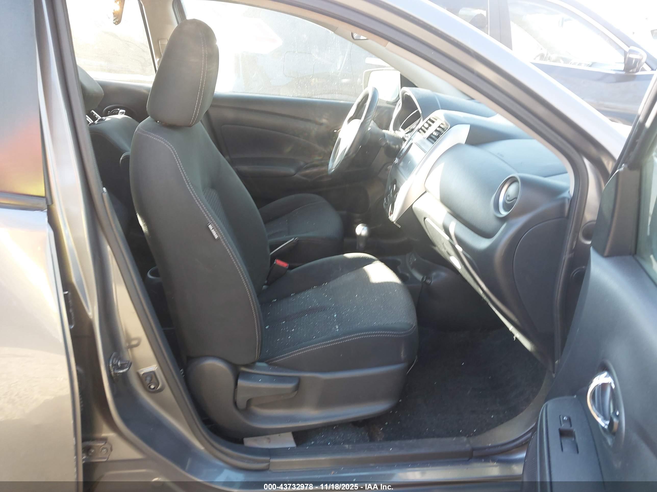NISSAN VERSA image 5