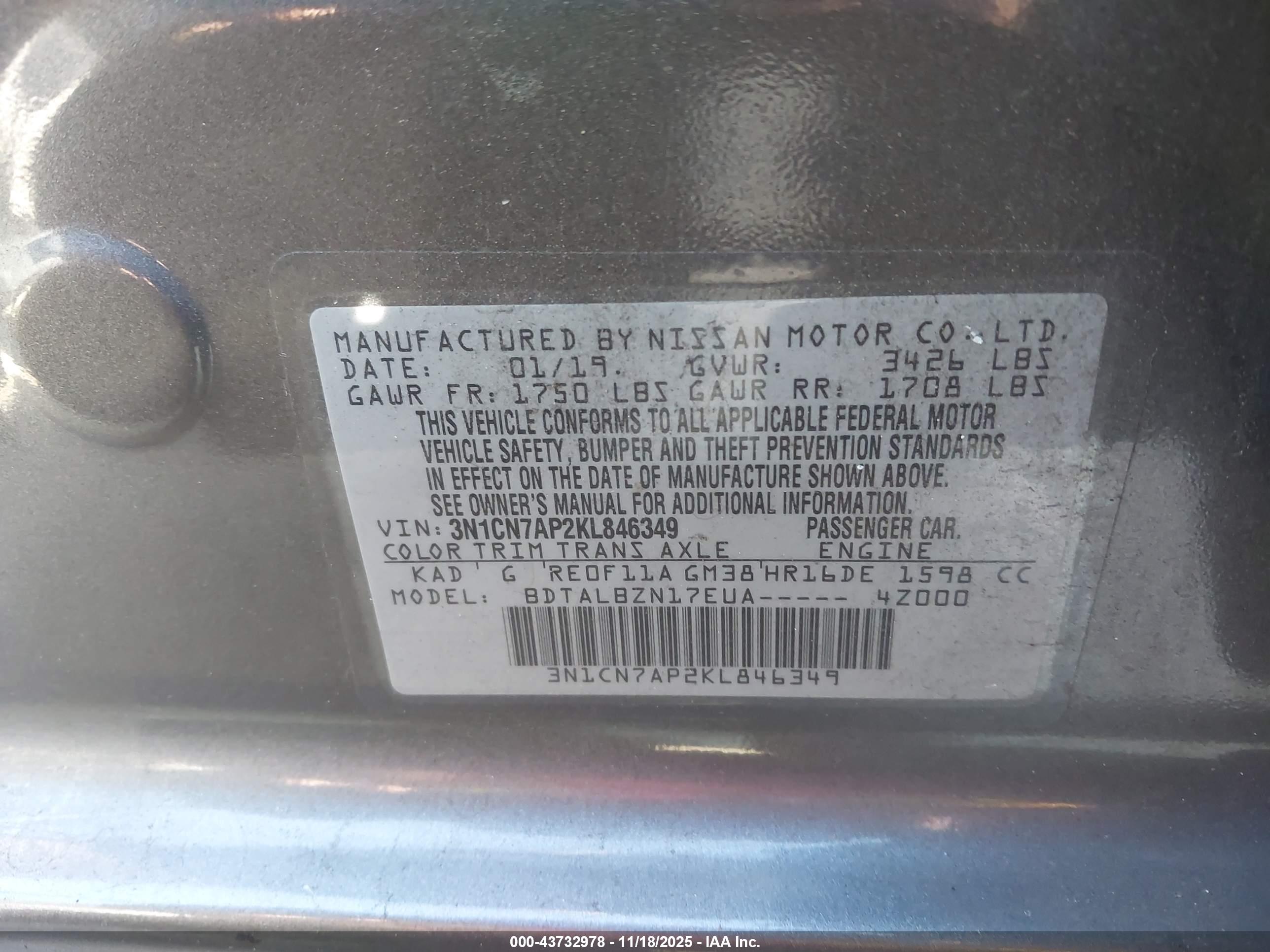 NISSAN VERSA image 9