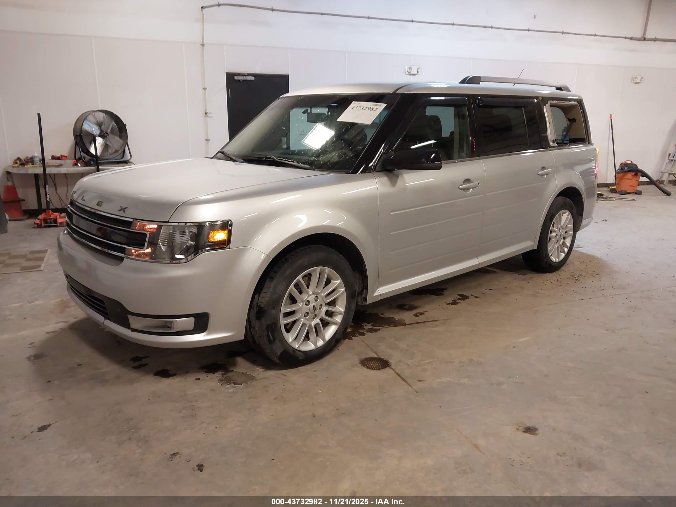 FORD FLEX image 2