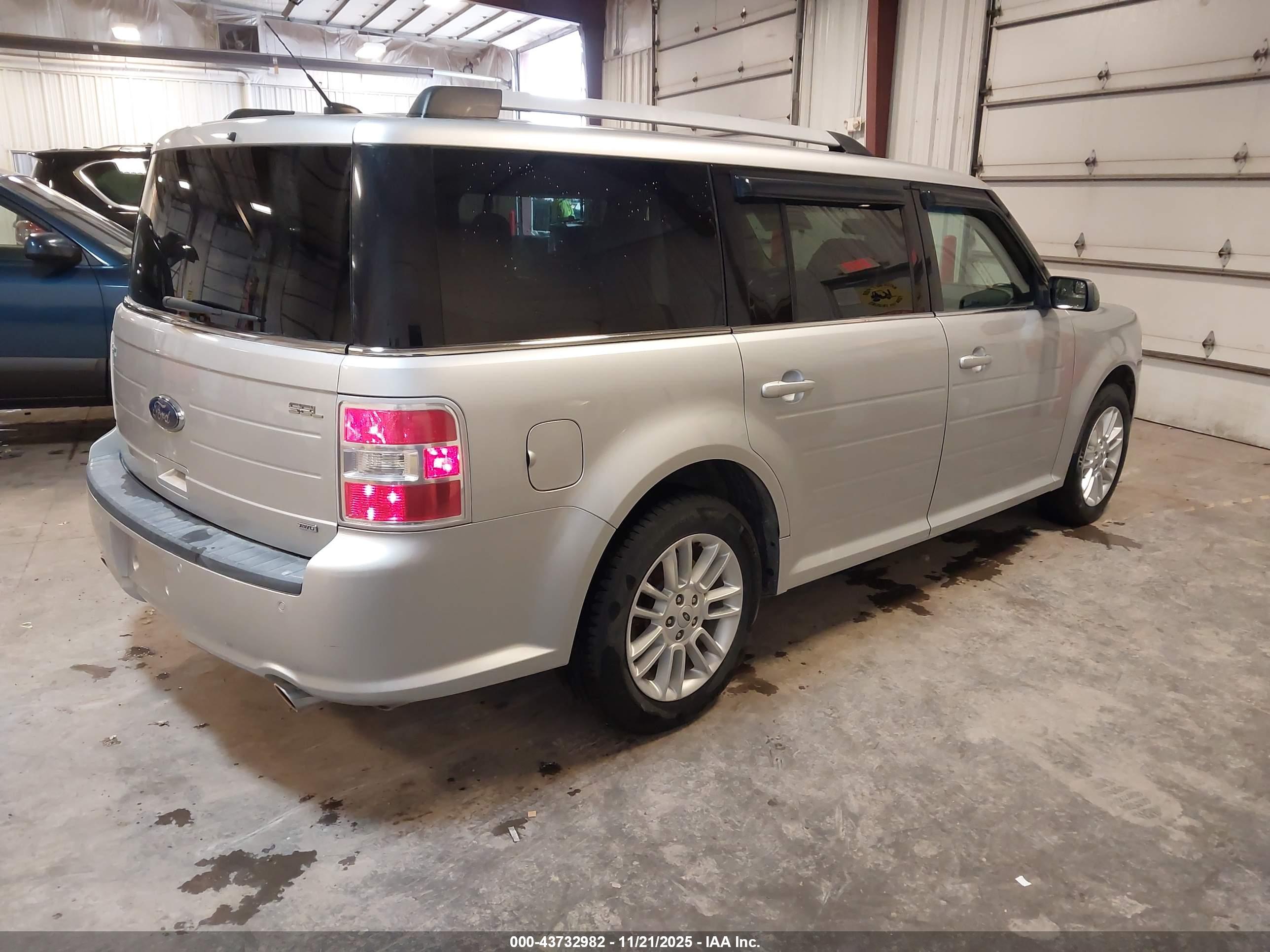 FORD FLEX image 4